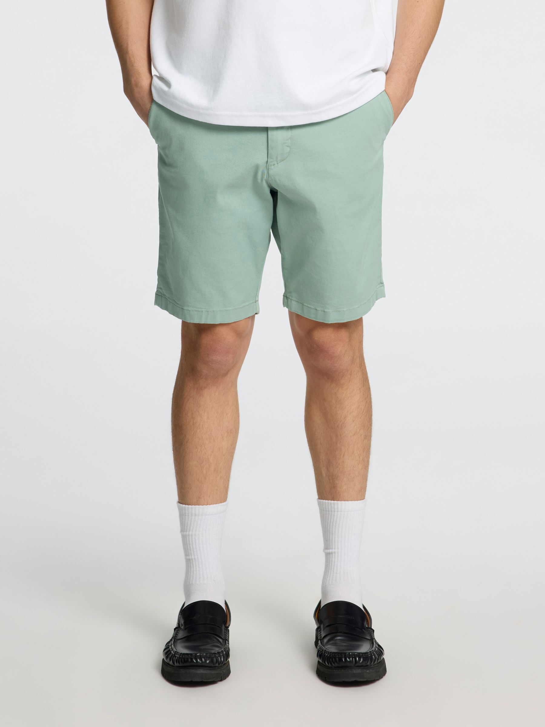 SLIM-FIT CHINO SHORTS, Iceberg Green, highres