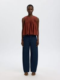 PLEATED SLEEVELESS TOP, Cherry Mahogany, highres