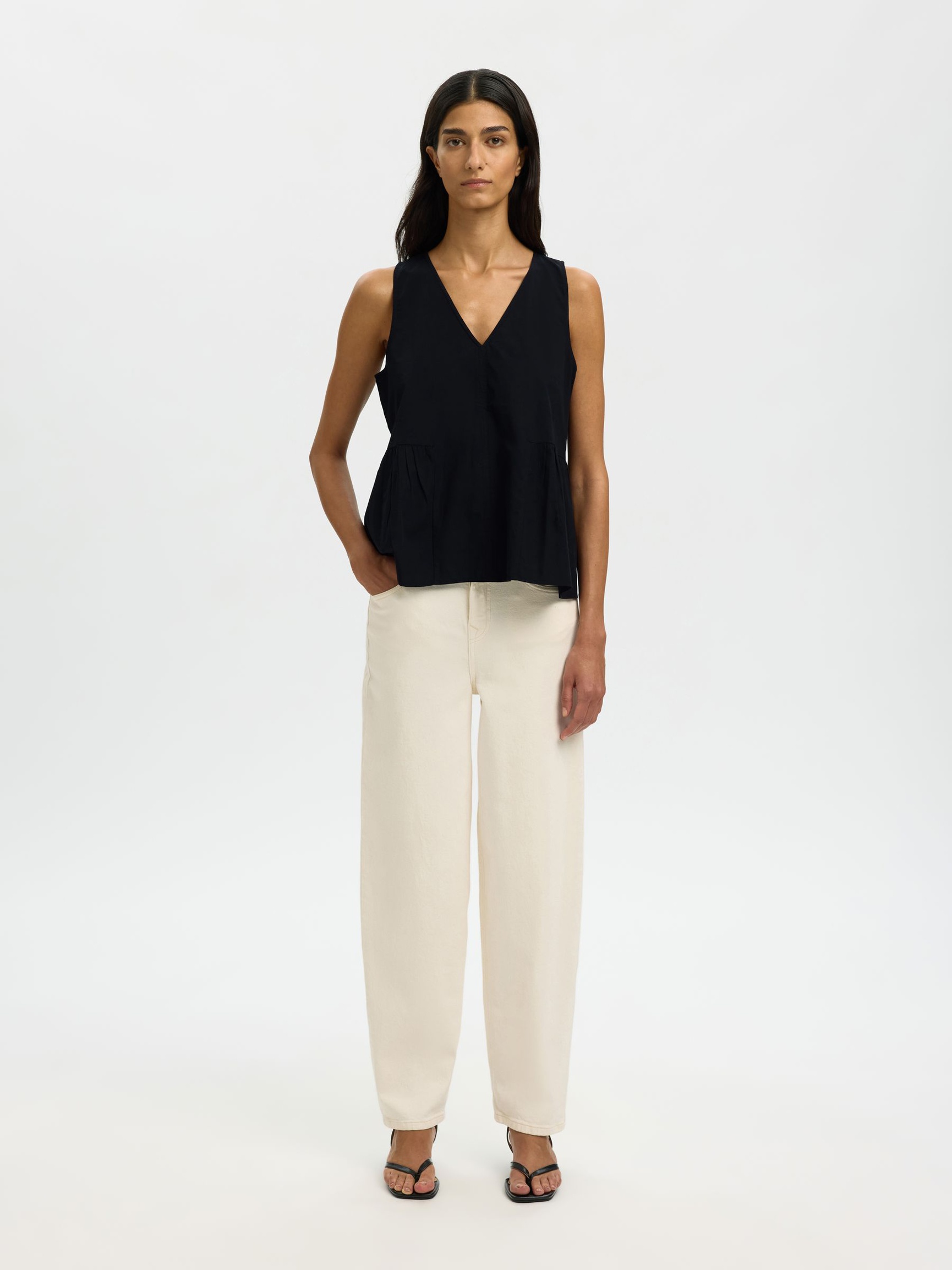 ÆRMELØS BLUSE MED V-HALS, Black, highres
