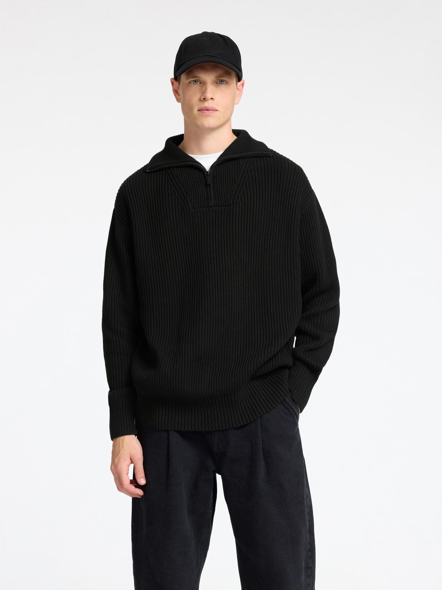 SWETER Z KRÓTKIM ZAMKIEM, Black, highres