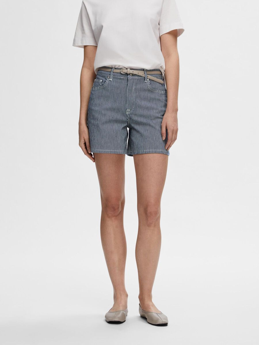 Selected GESTREEPT DENIM SHORT, Medium Blue Denim, highres - 16093682_MediumBlueDenim_1104231_003.jpg