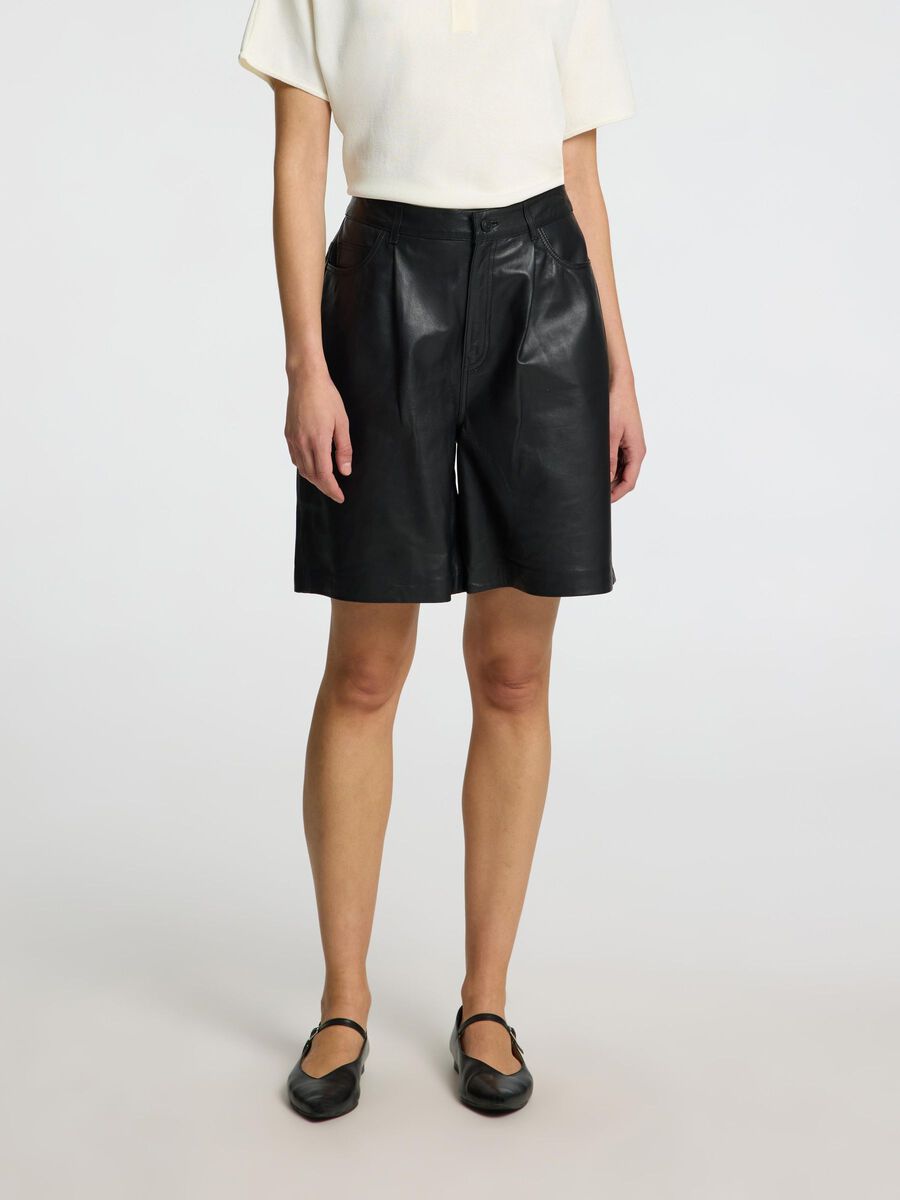 Selected HOOG GETAILLEERD LEREN SHORT, Black, highres - 16095120_Black_003.jpg
