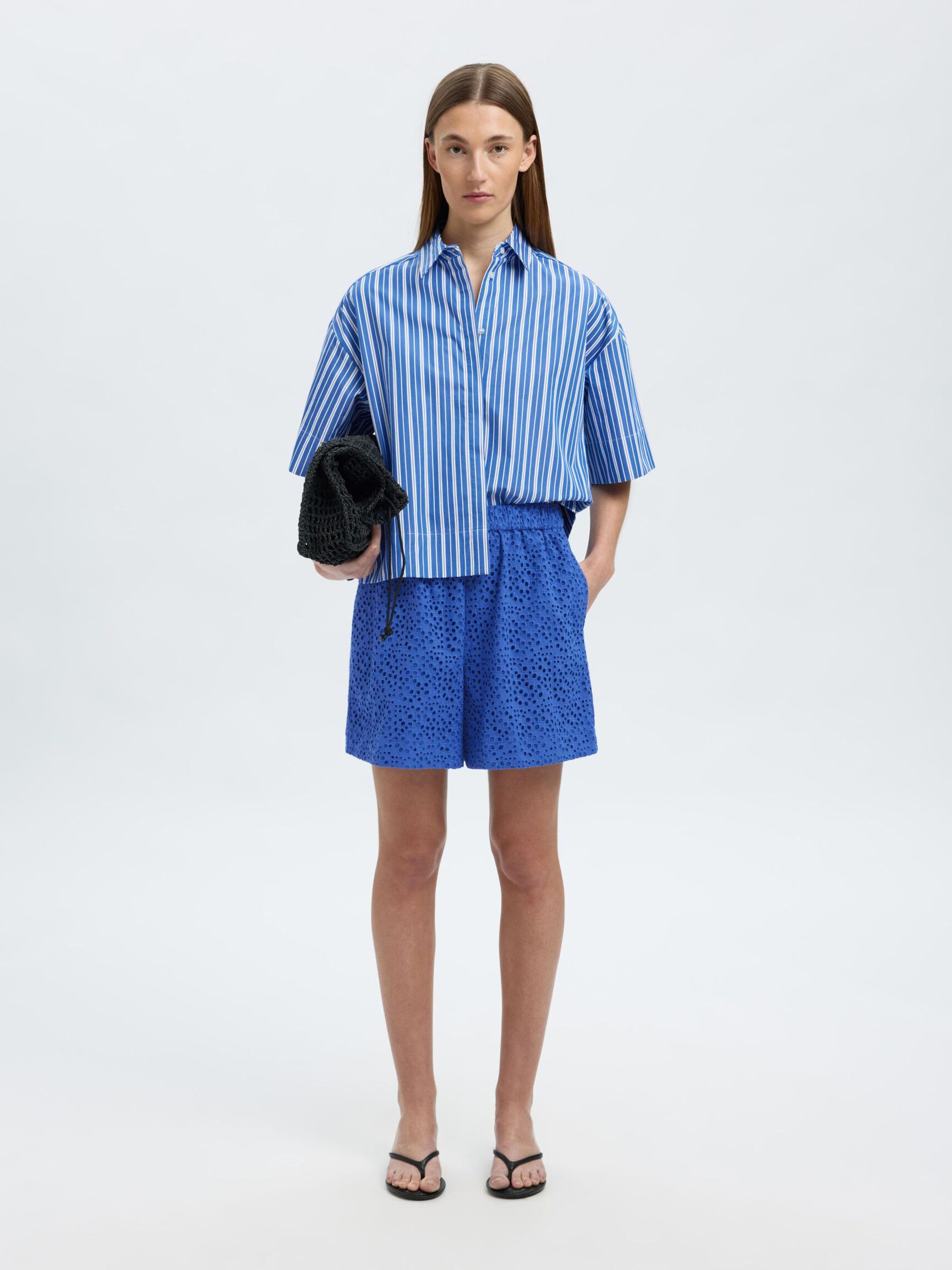 BRODERIE ANGLAISE HØJTALJEDE SHORTS, Dazzling Blue, highres