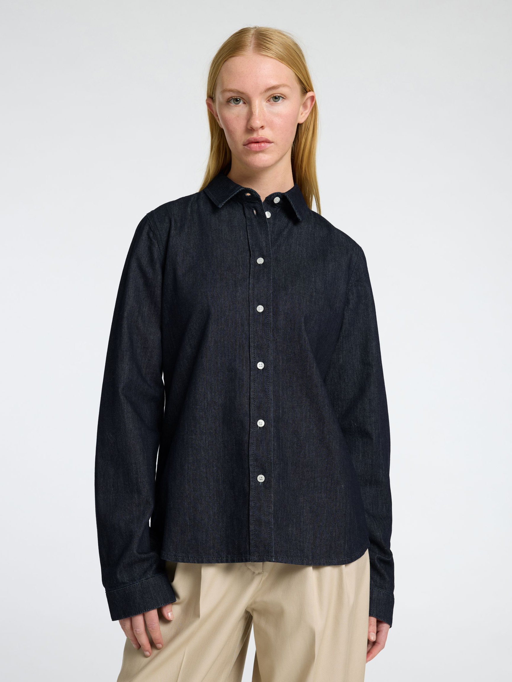 LÅNGÄRMAD FIGURSYDD JEANSSKJORTA, Dark Blue Denim, highres