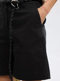 VID PASSFORM SHORTS MED HÖG MIDJA, Black, highres