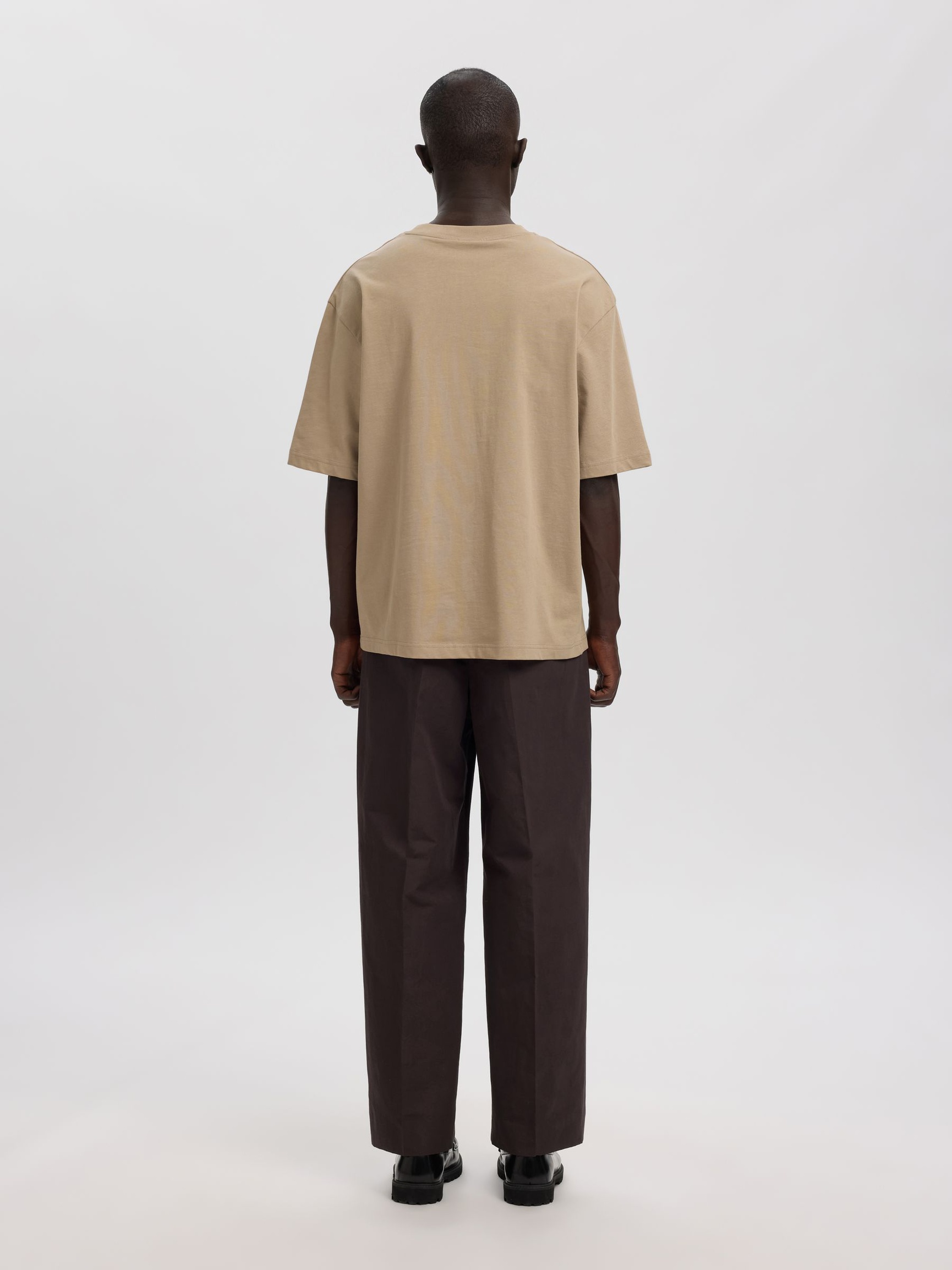 PLEATED LINEN-BLEND TROUSERS, Licorice, highres