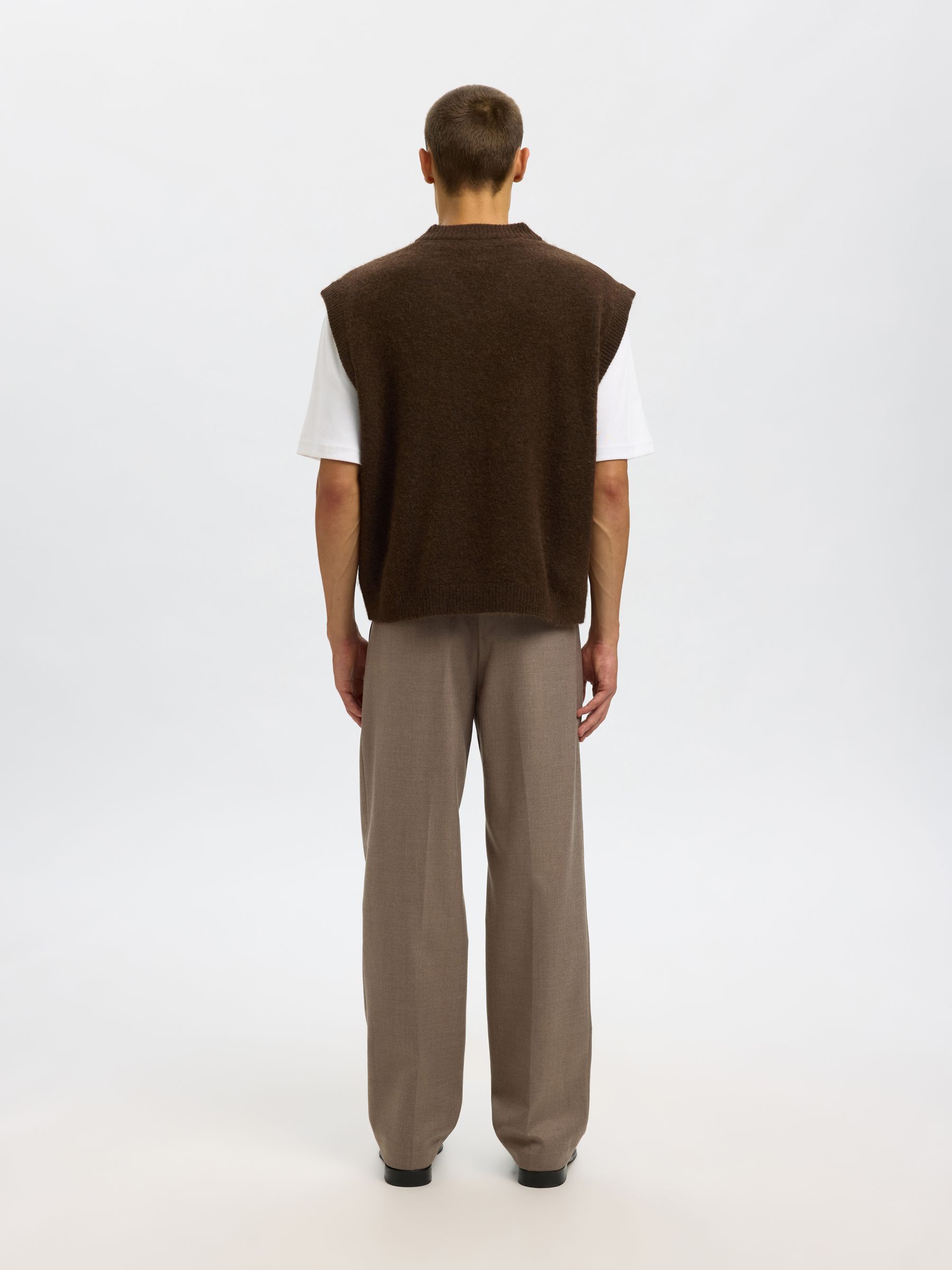 RELAXED FIT KNITTED VEST | Brown | Selected