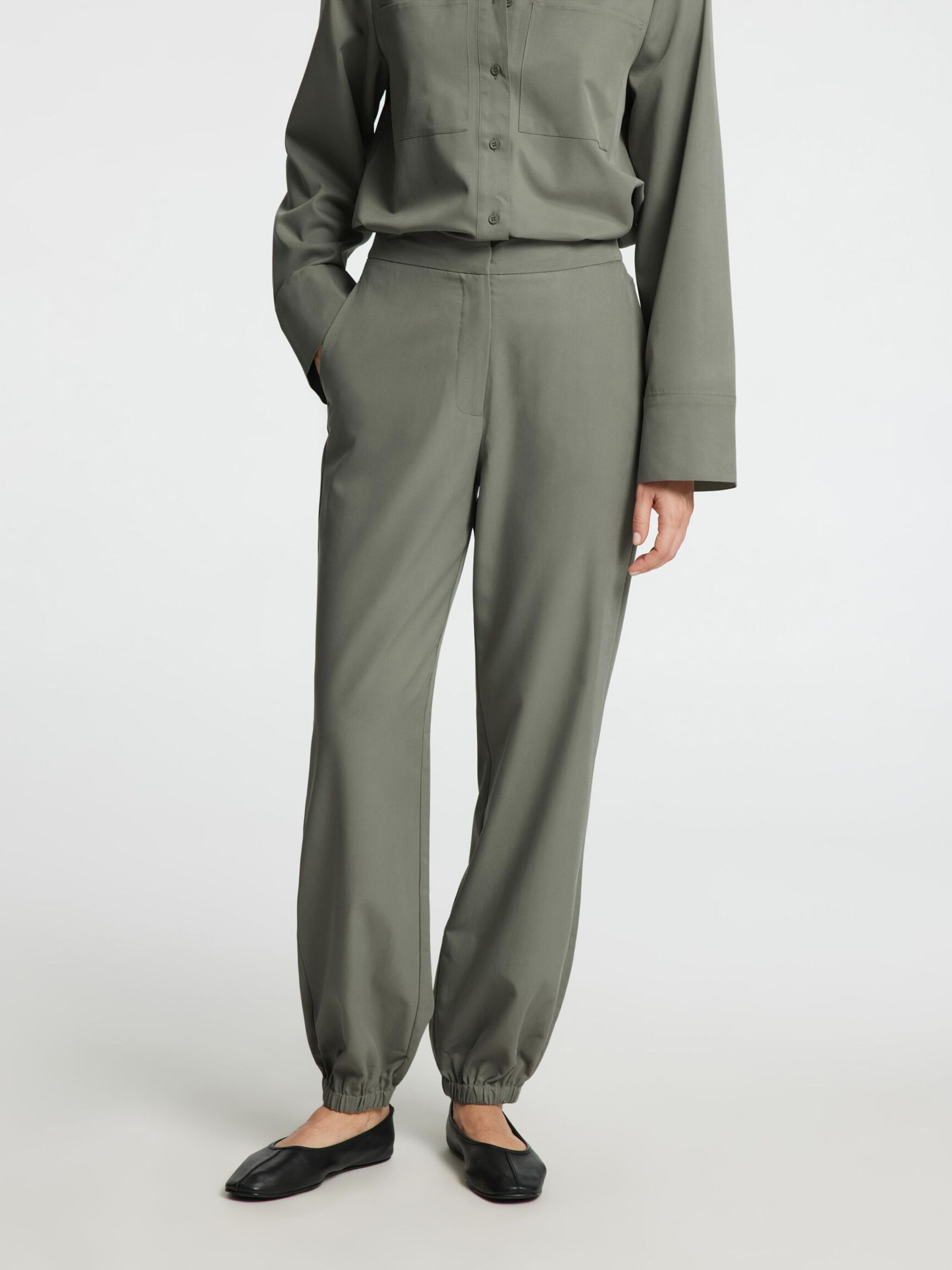 TAILORED JOGGERS, Vetiver, highres
