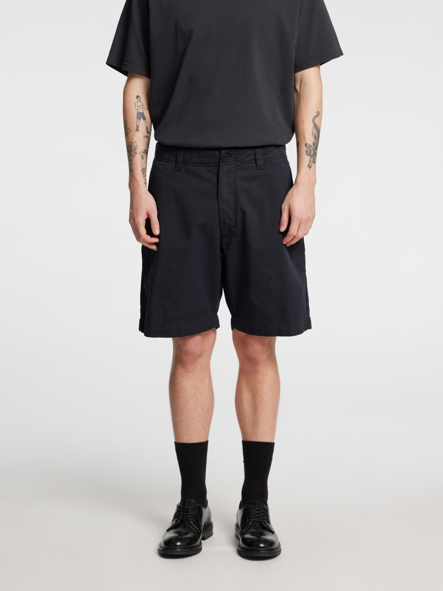 LOOSE FIT CHINO SHORTS, Phantom, highres