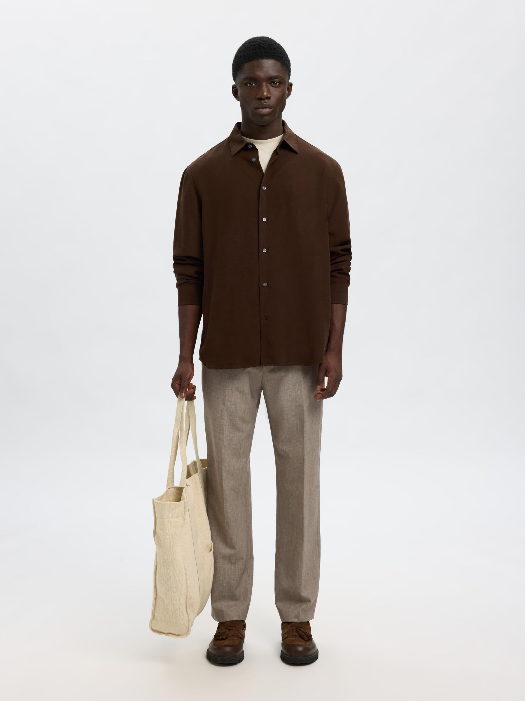 AVSLAPPNAD PASSFORM SKJORTA, Demitasse, highres