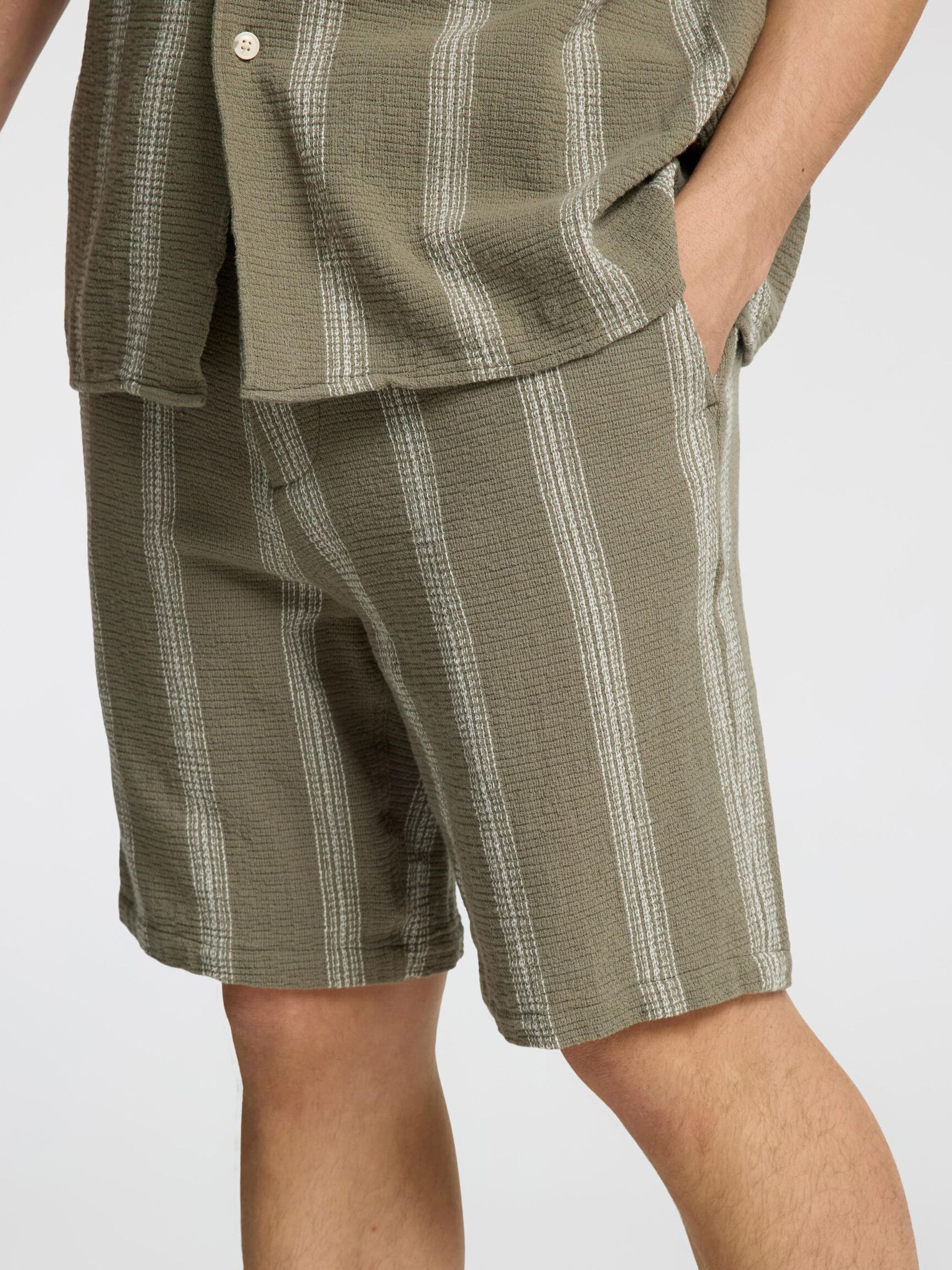 STRIBET BOMULD SHORTS, Vetiver, highres