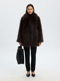 FAUX FUR MANTEL, Delicioso, highres