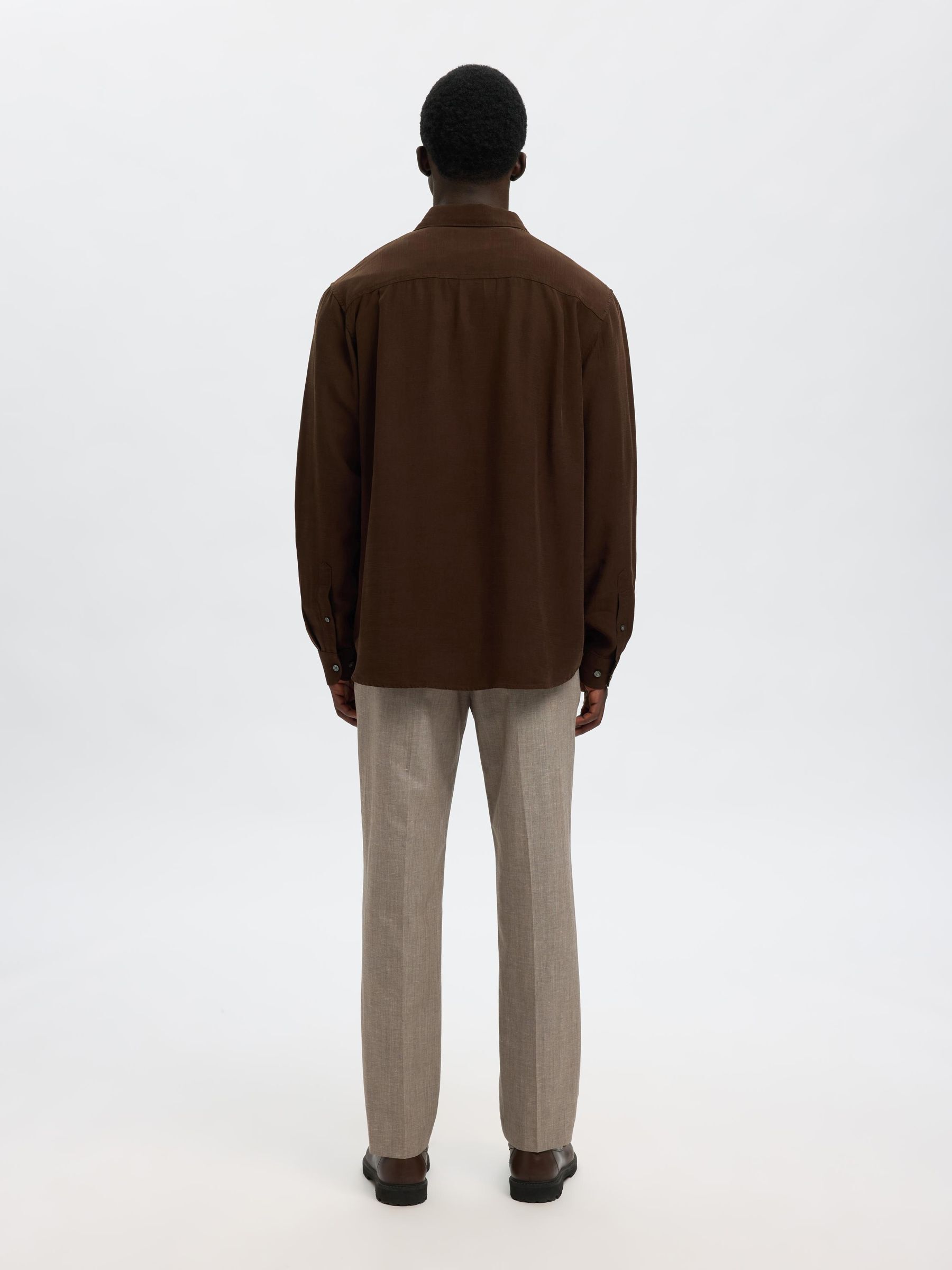 AVSLAPPNAD PASSFORM SKJORTA, Demitasse, highres