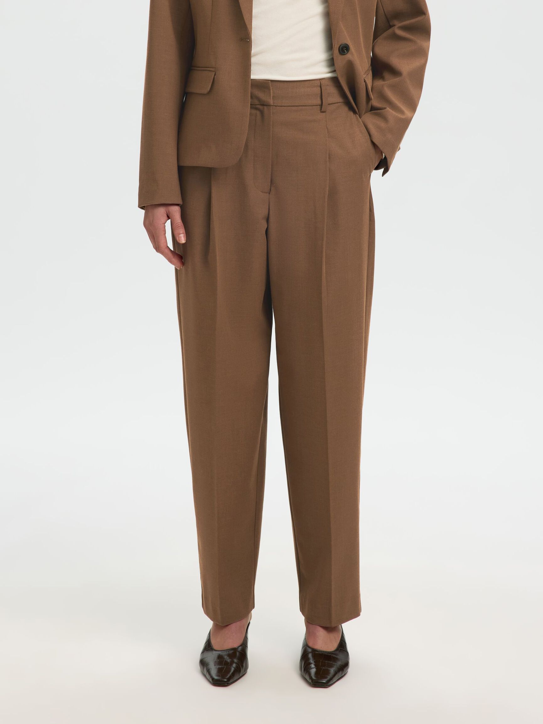 TIRO MEDIO PANTALONES FIT CORTE BARREL, Toffee, highres