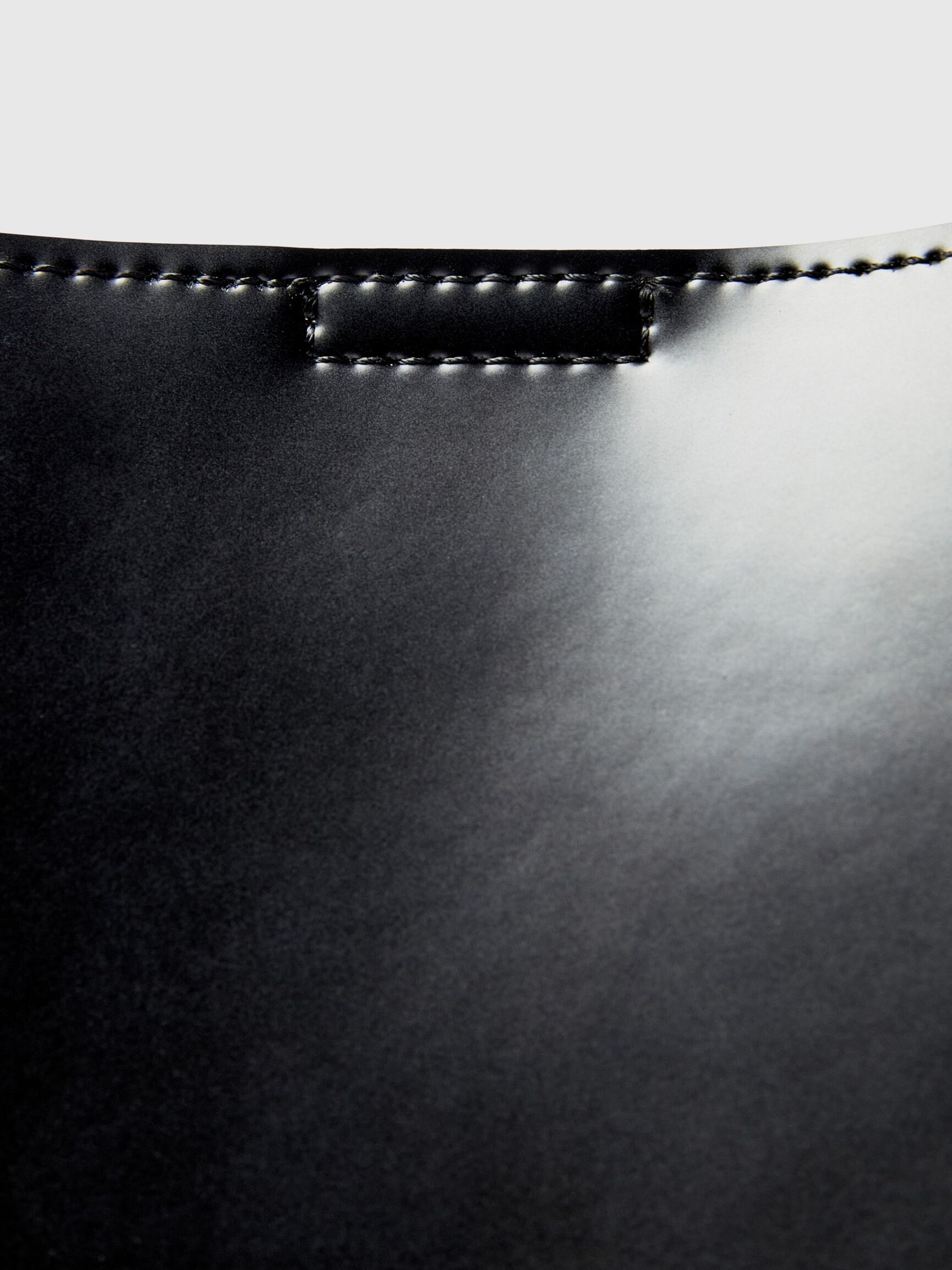 MEDIUM SKINNVESKE, Black, highres