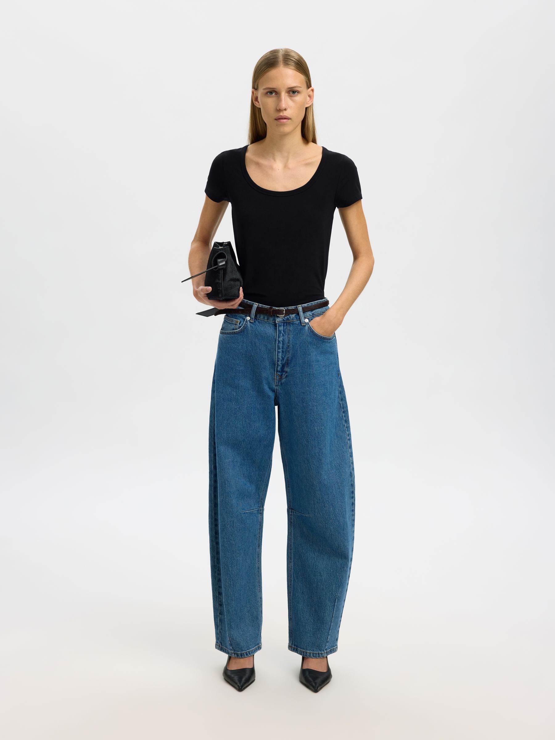 DYB HALSUDSKÆRING T-SHIRT, Black, highres