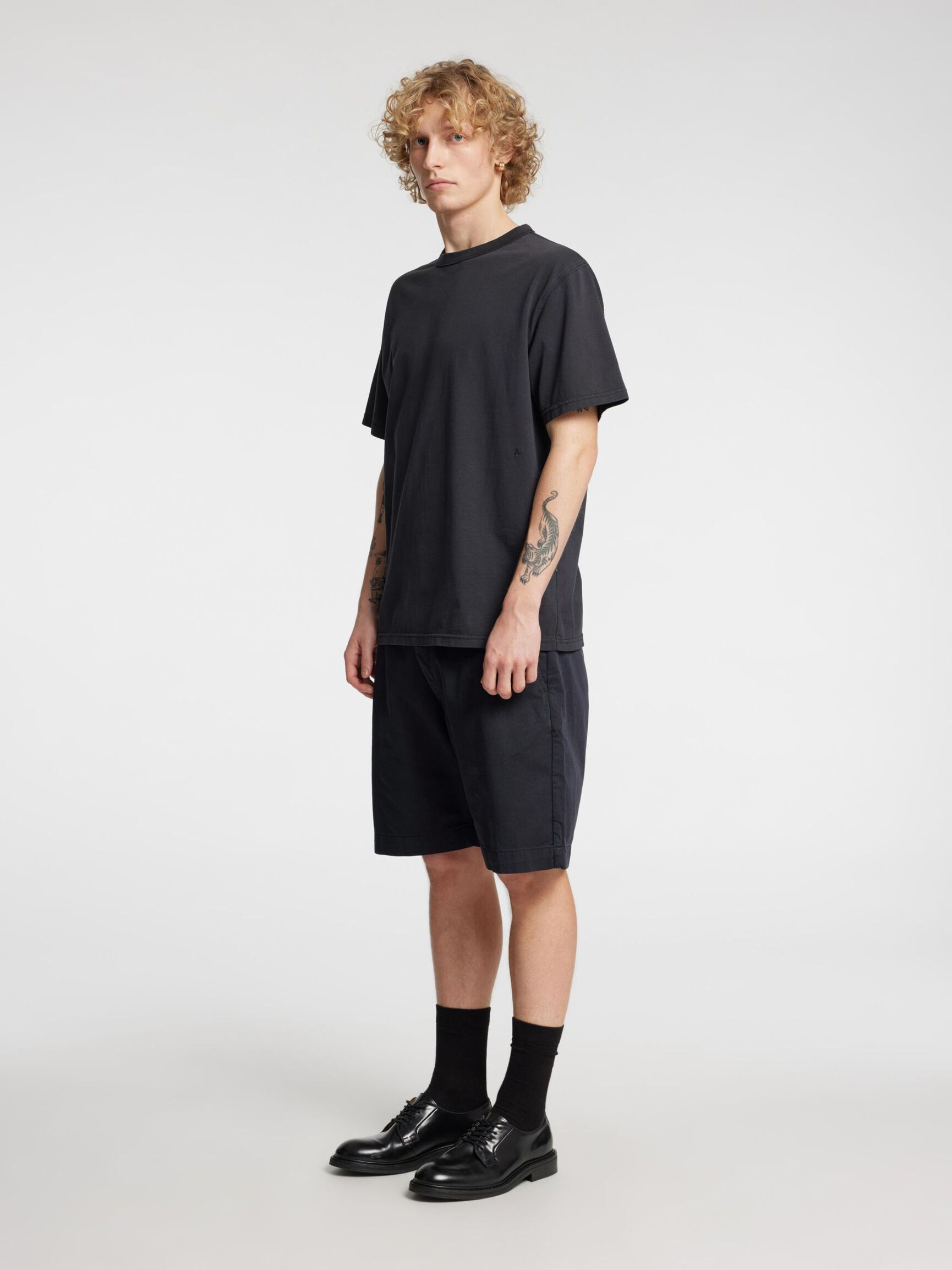 LOOSE FIT CHINO SHORTS, Phantom, highres