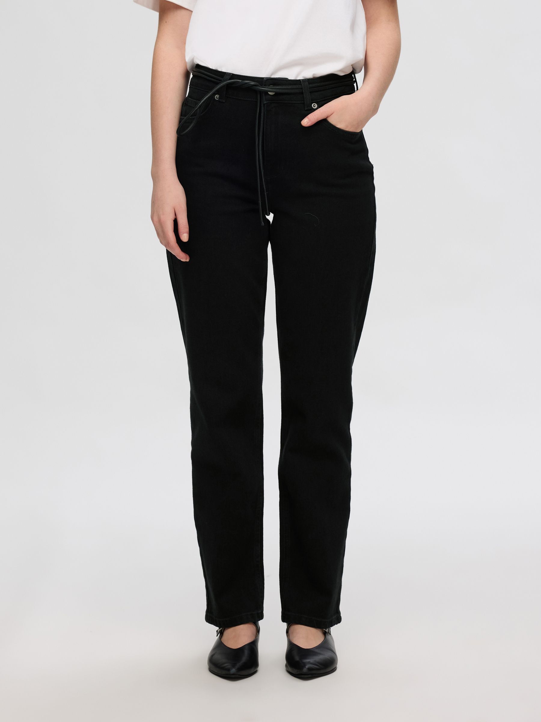 BLACK STRAIGHT FIT JEANS, Black, highres