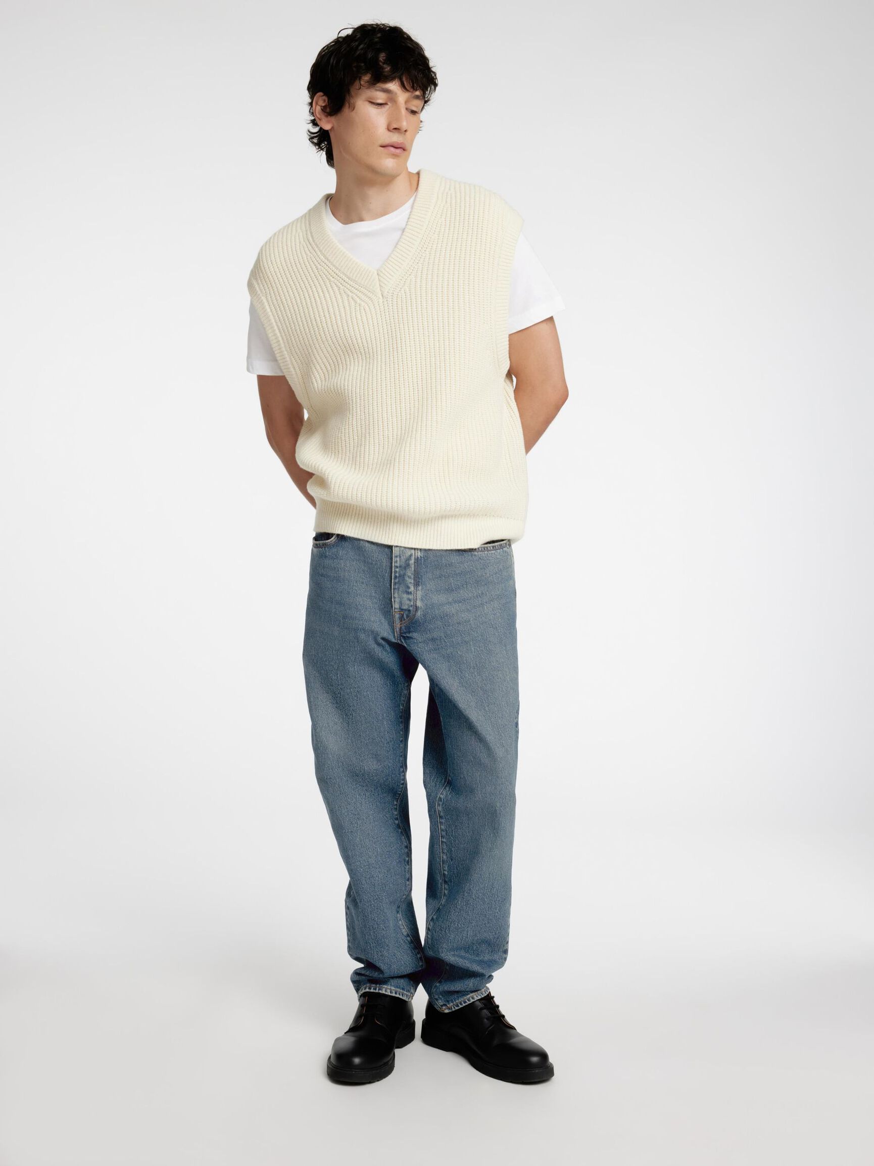 LIGHT WASH REGULAR TAPERED FIT JEANS, Blue Denim, highres