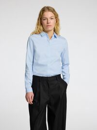 TÆTSIDDENDE LANGÆRMET SKJORTE, Light Blue, highres