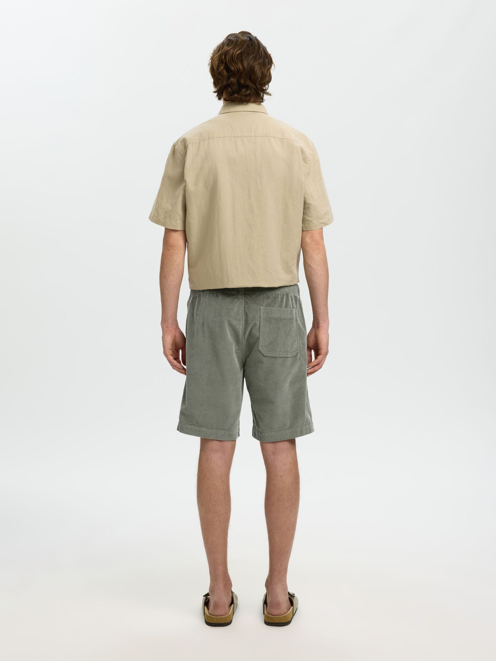 DE CORDUROY, CORTE REGULAR SHORTS, Vetiver, highres