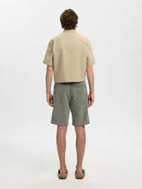 DE CORDUROY, CORTE REGULAR SHORTS, Vetiver, highres