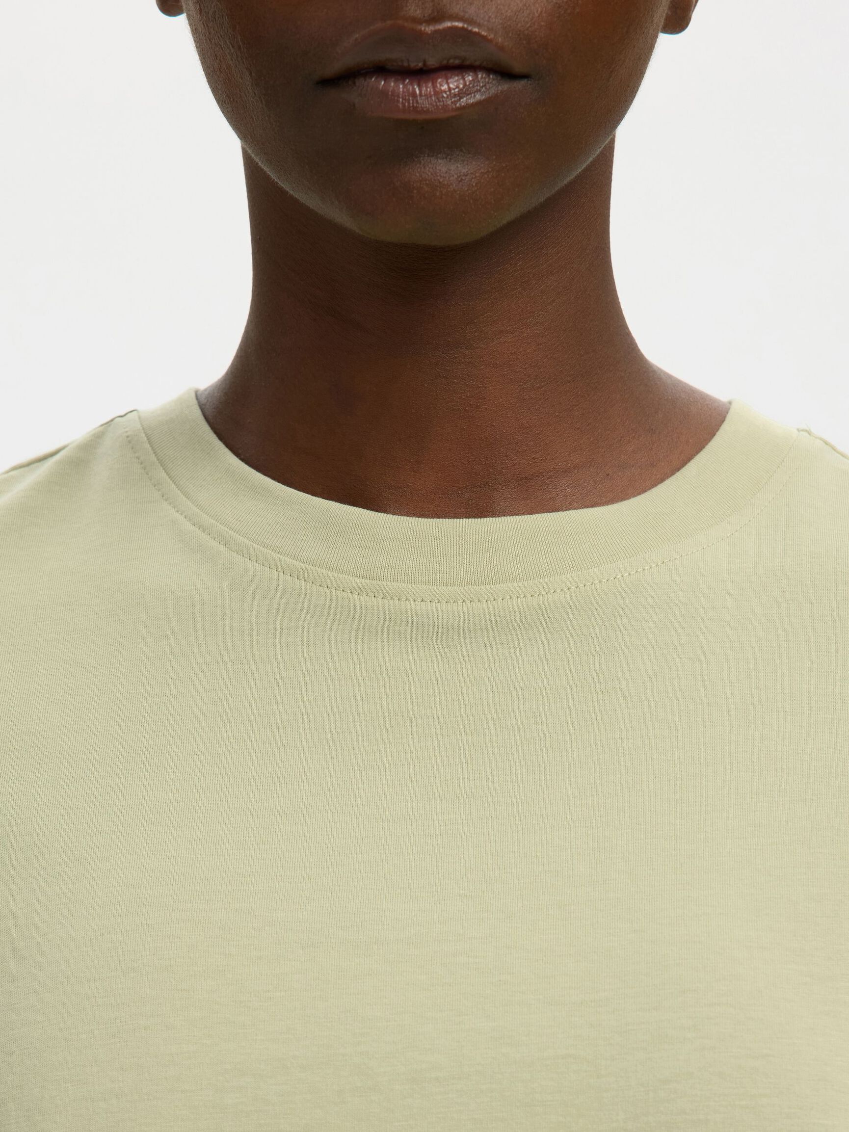 CLASSIC COTTON T-SHIRT, Lint, highres