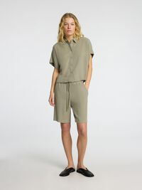 VISCOSE BLEND SHORTS, Vetiver, highres