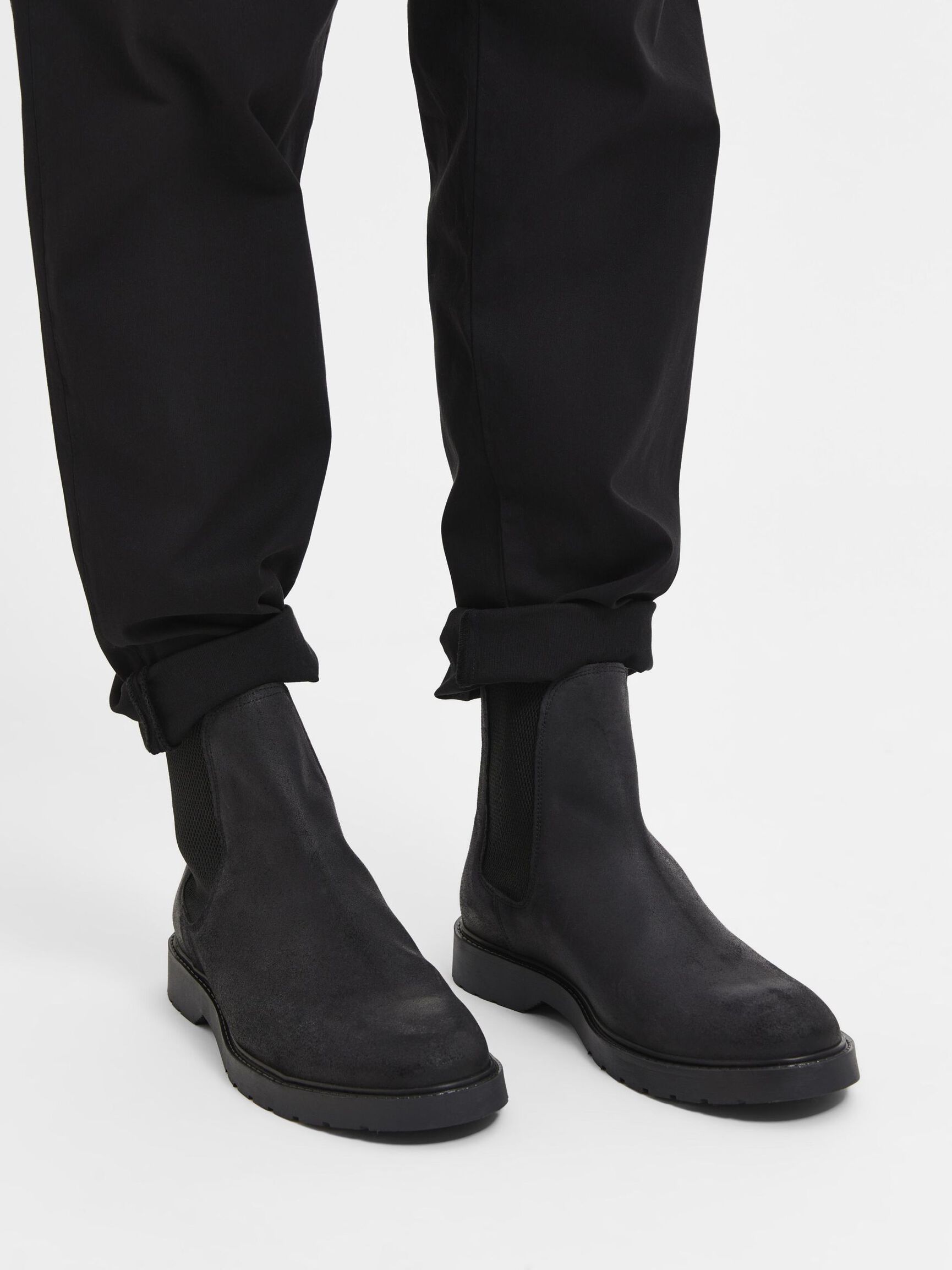 WILDLEDER CHELSEA BOOTS, Black, highres