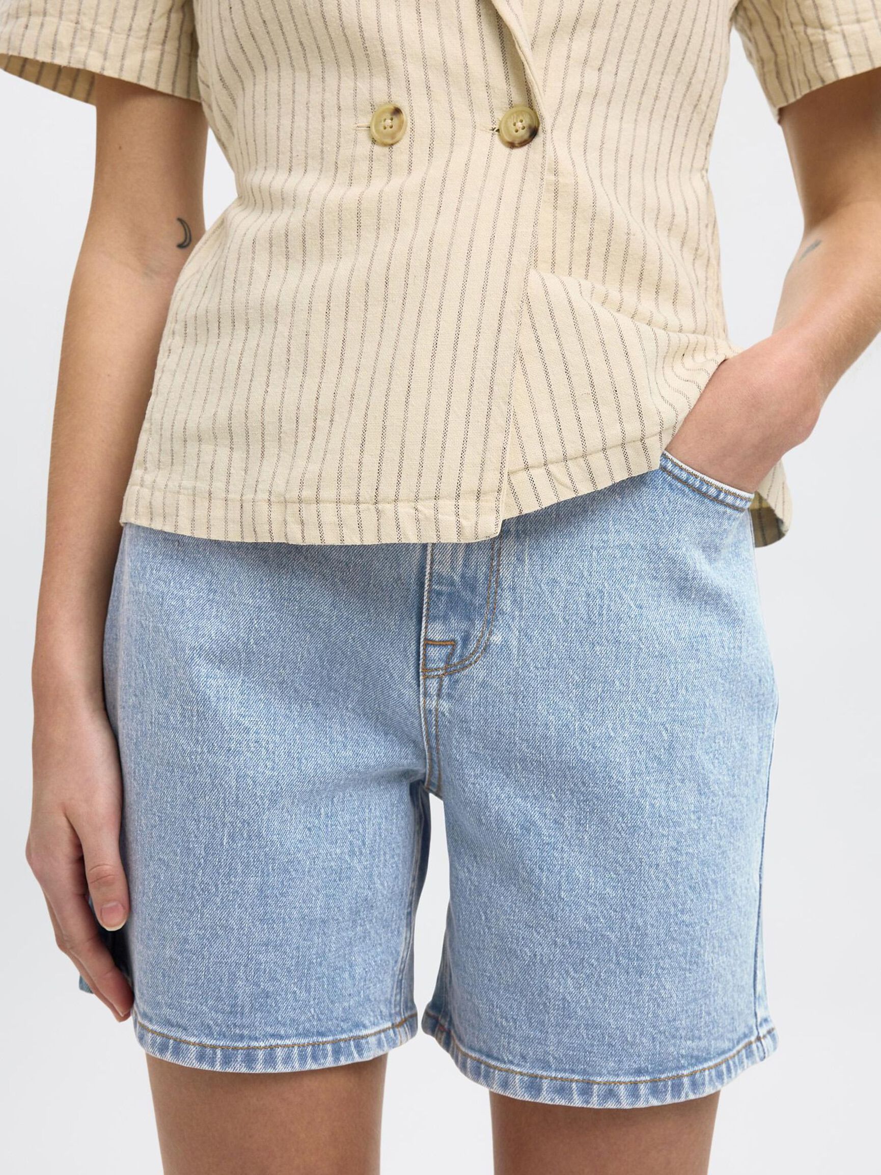 HIGH-WAISTED DENIM SHORTS, Light Blue Denim, highres