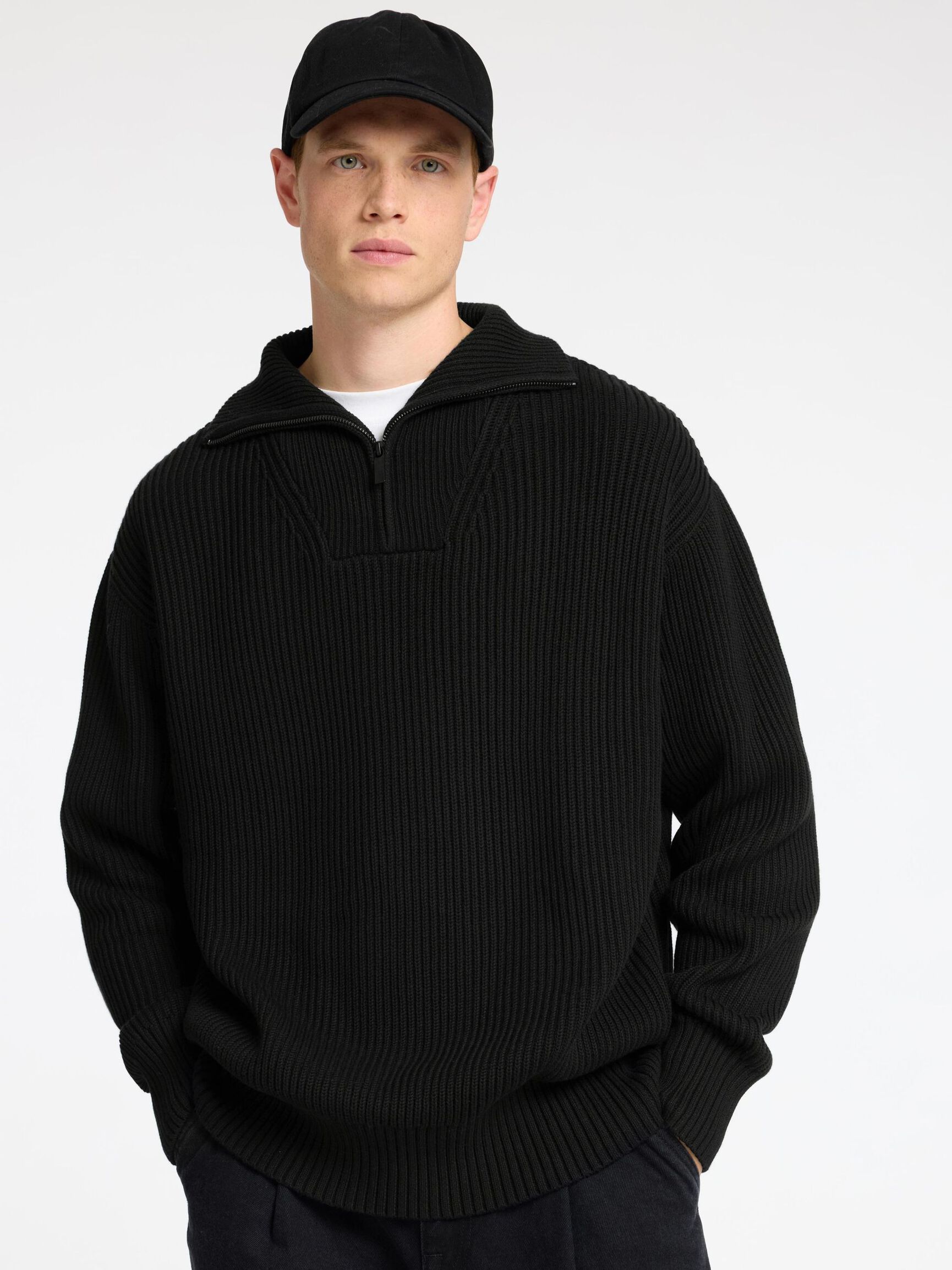 SWETER Z KRÓTKIM ZAMKIEM, Black, highres