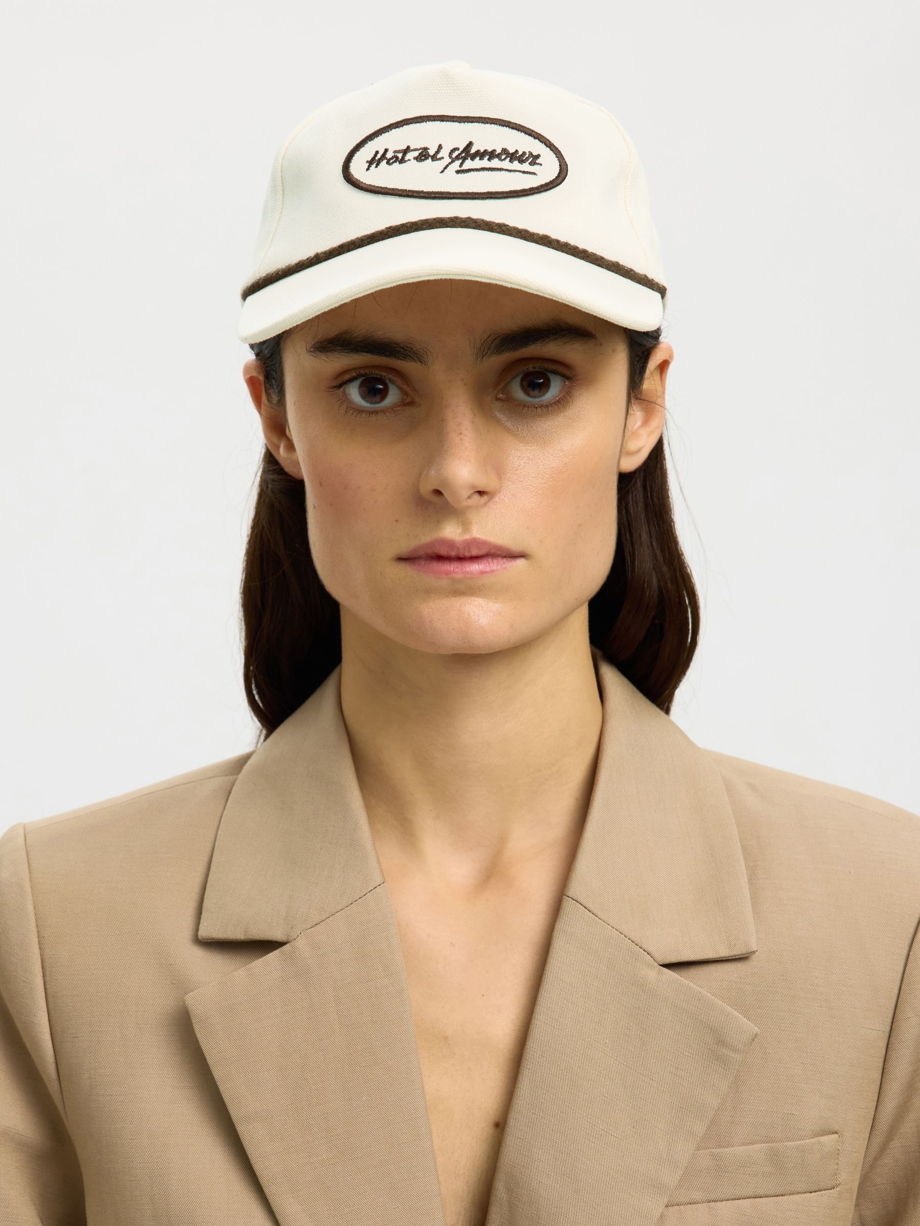 BESTICKTE CAP, Egret, highres