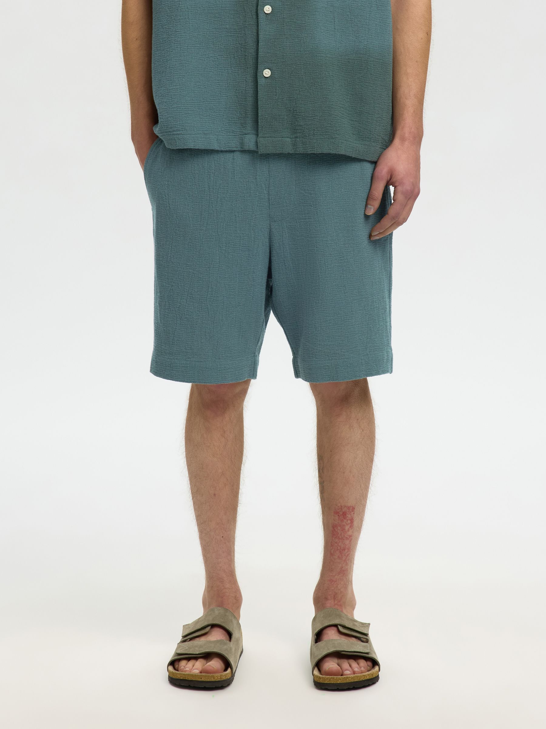 REGULAR FIT SHORTS, Balsam Green, highres