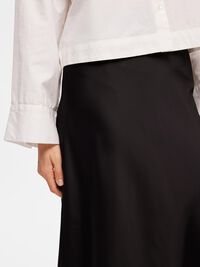 SATIJN MIDDELLANGE ROK, Black, highres