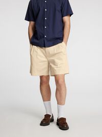 PLEATED CHINO SHORTS, Fog, highres