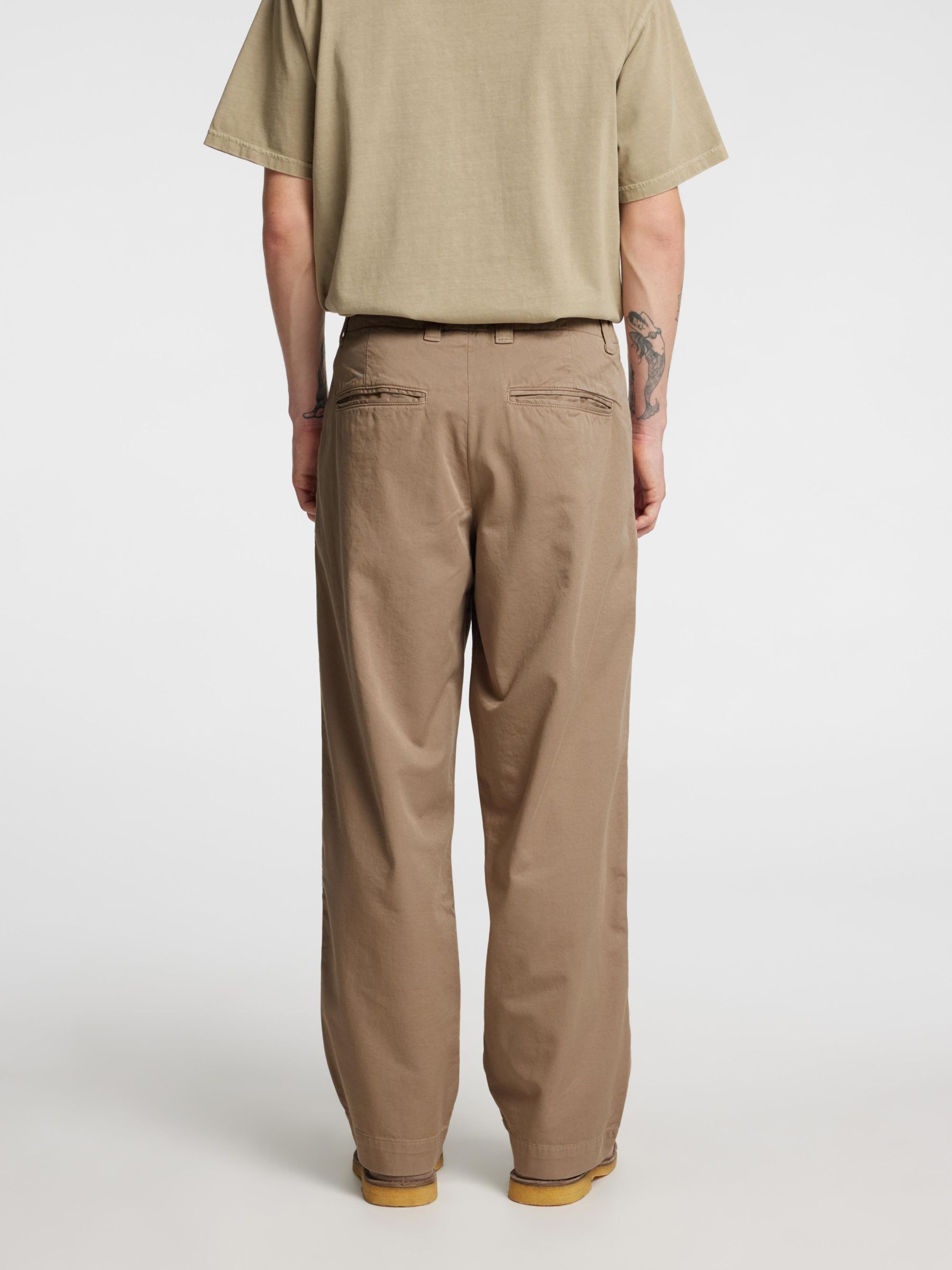LÖS PASSFORM CHINOS, Weathered Teak, highres