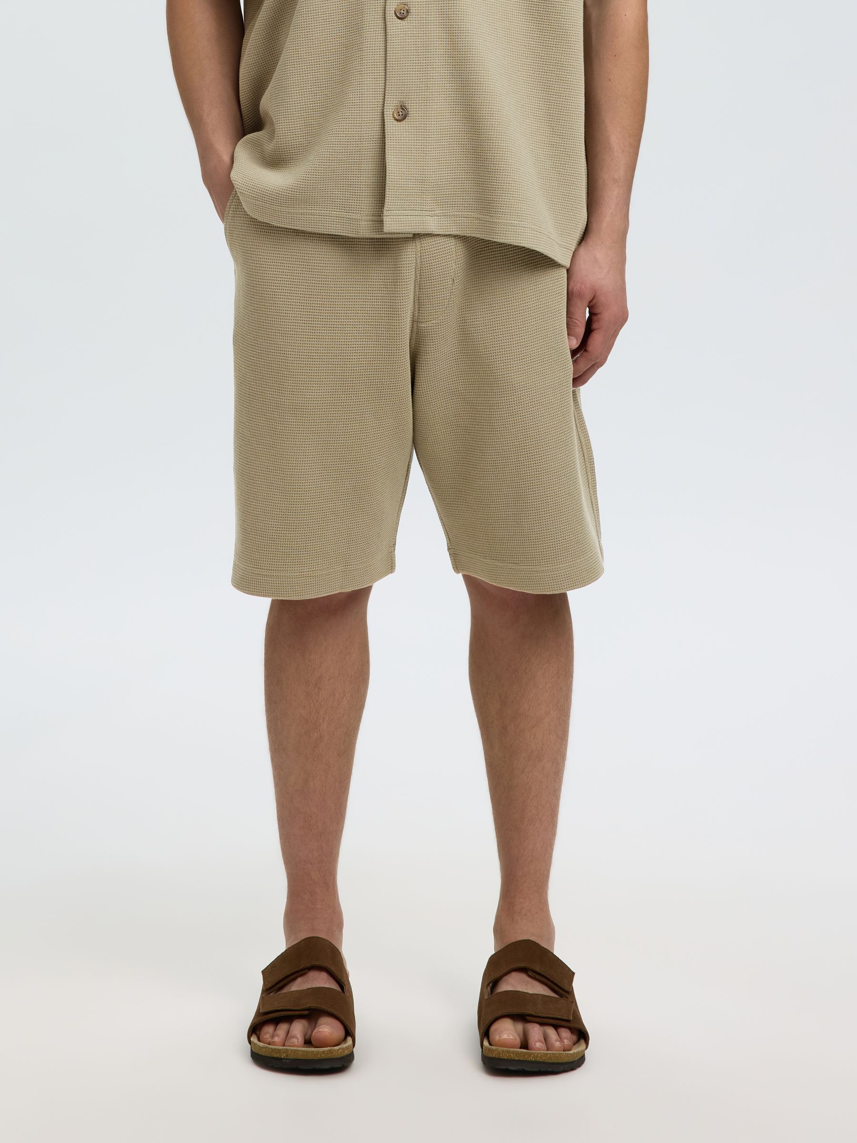 RELAXED FIT SHORTS, Vetiver, highres