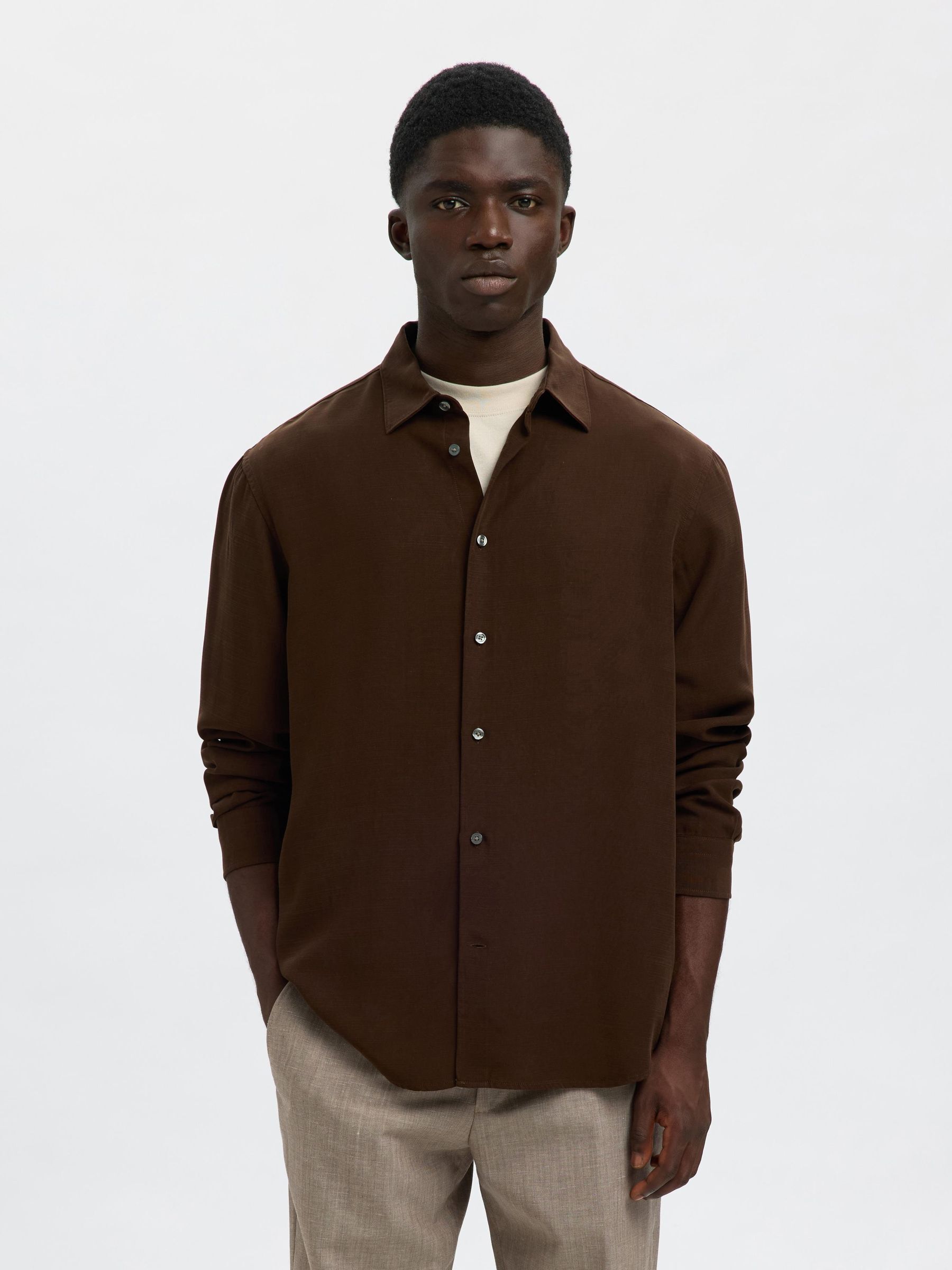 AVSLAPPNAD PASSFORM SKJORTA, Demitasse, highres