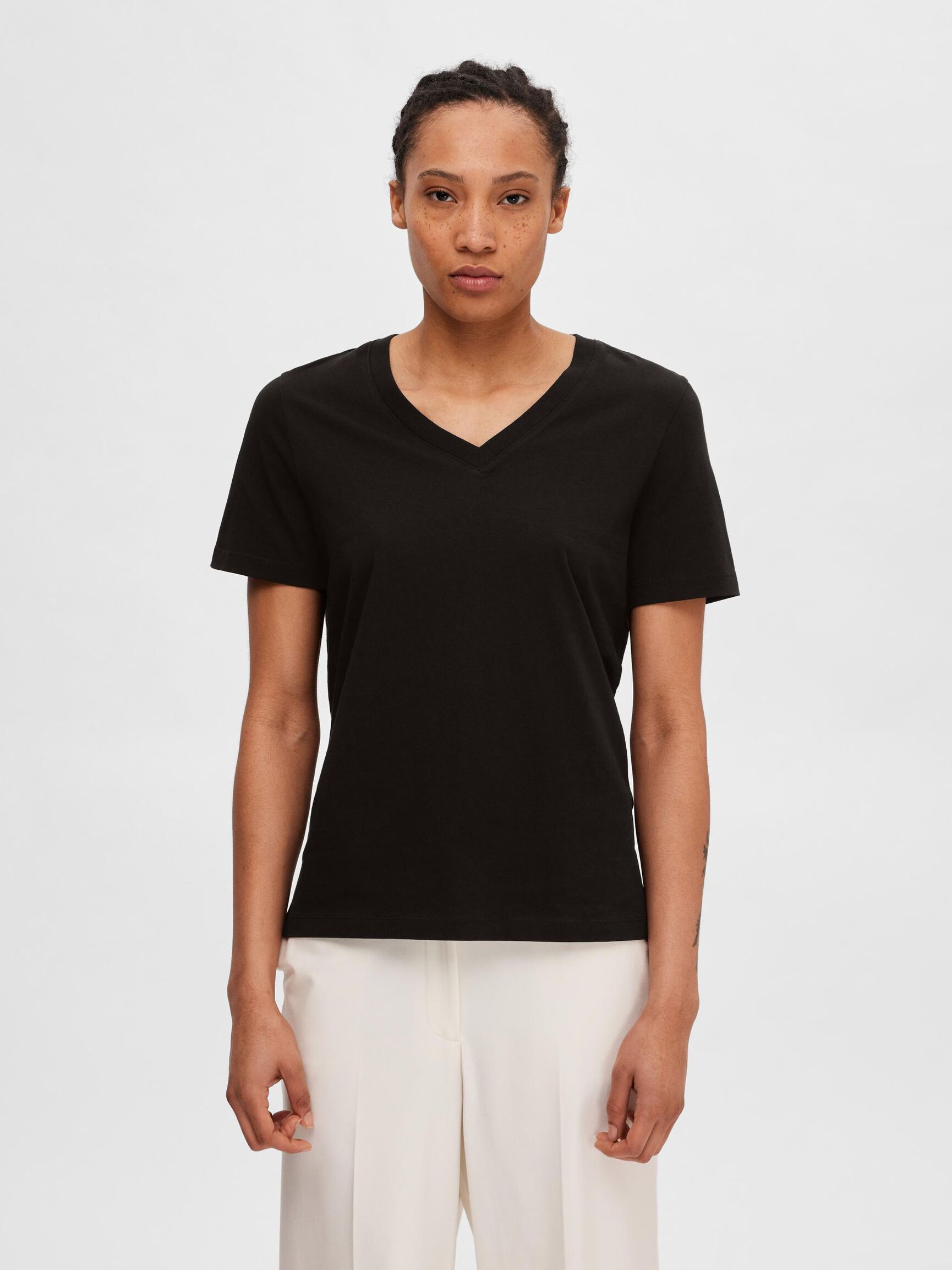 CLASSIC V-NECK T-SHIRT, Black, highres