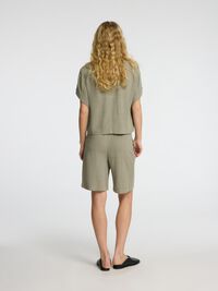 VISCOSE BLEND SHORTS, Vetiver, highres