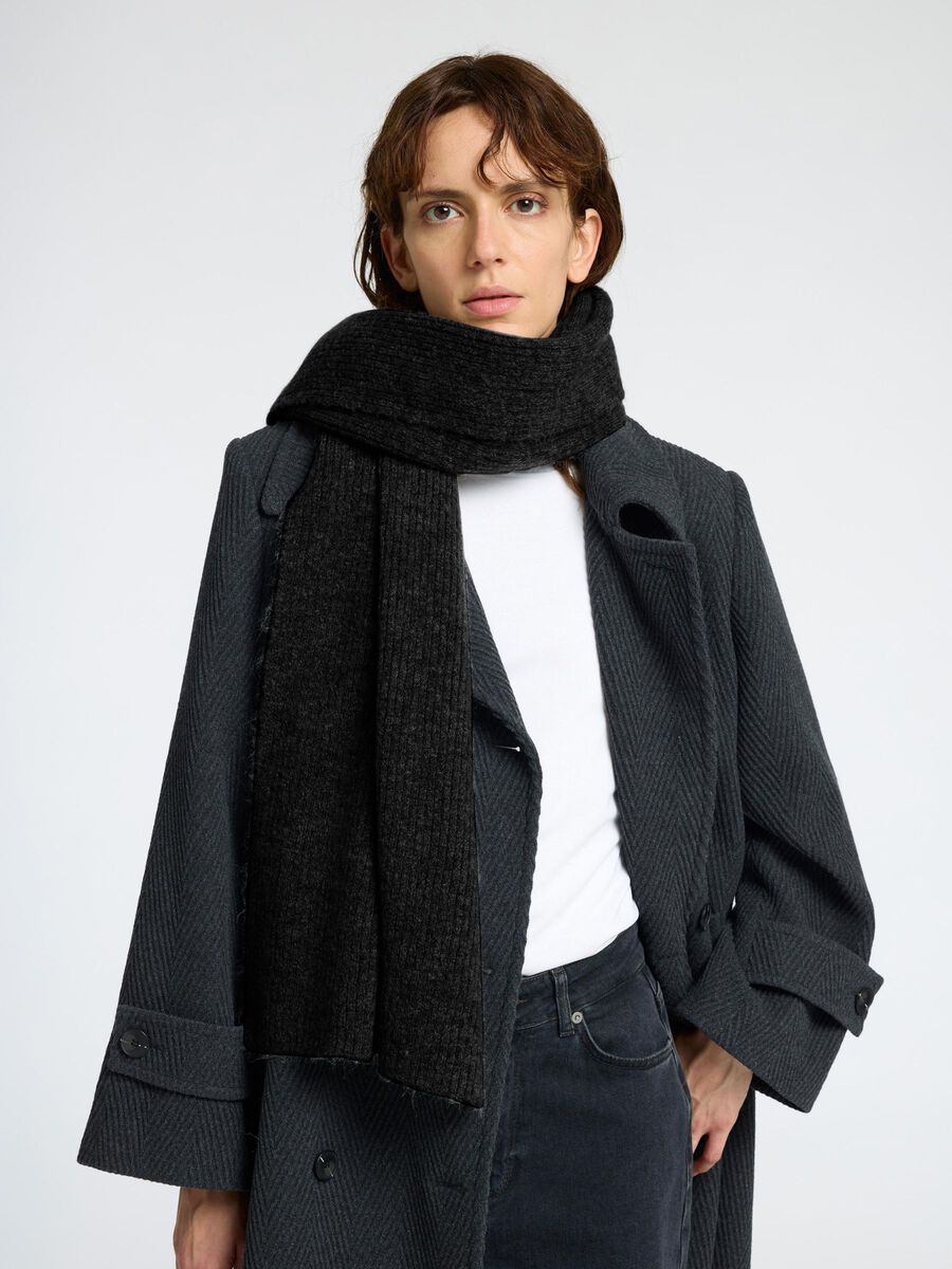 Selected RIBBED WOOL BLEND SCARF, Black, highres - 16091496_Black_1062334_003.jpg