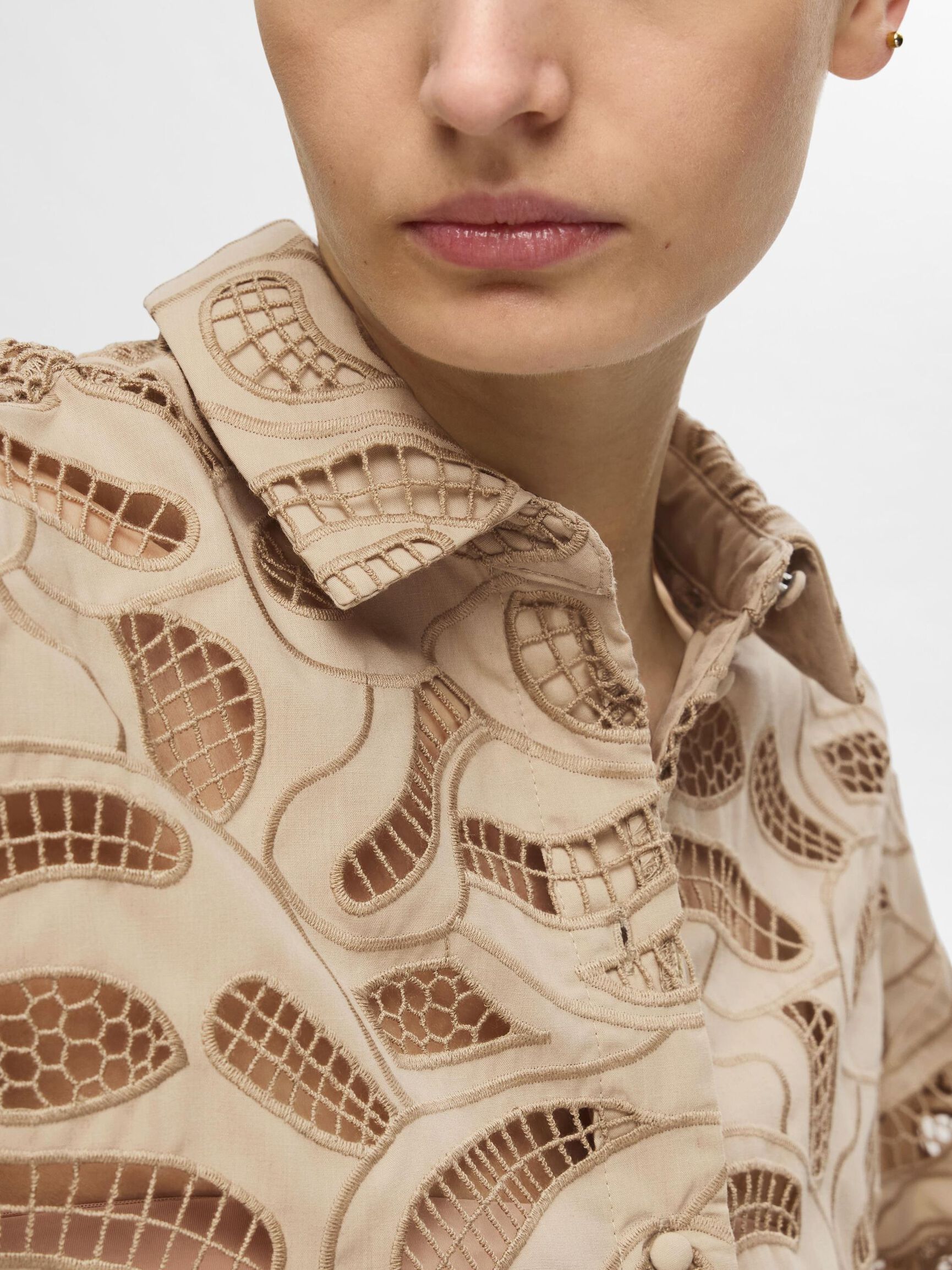 BRODERIE ANGLAISE CROPPED SHIRT, Humus, highres