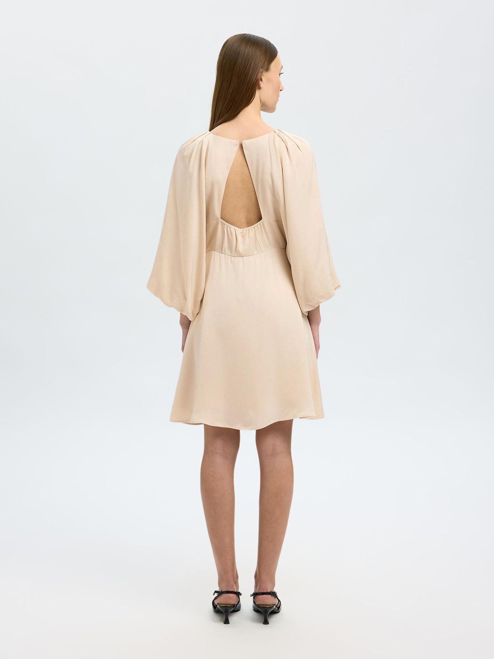 RÜCKENFREIES MINIKLEID, Sandshell, highres