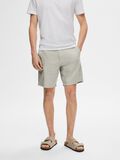 Selected COMFORT FIT SHORTS, Vetiver, highres - 16087638_Vetiver_992200_003.jpg
