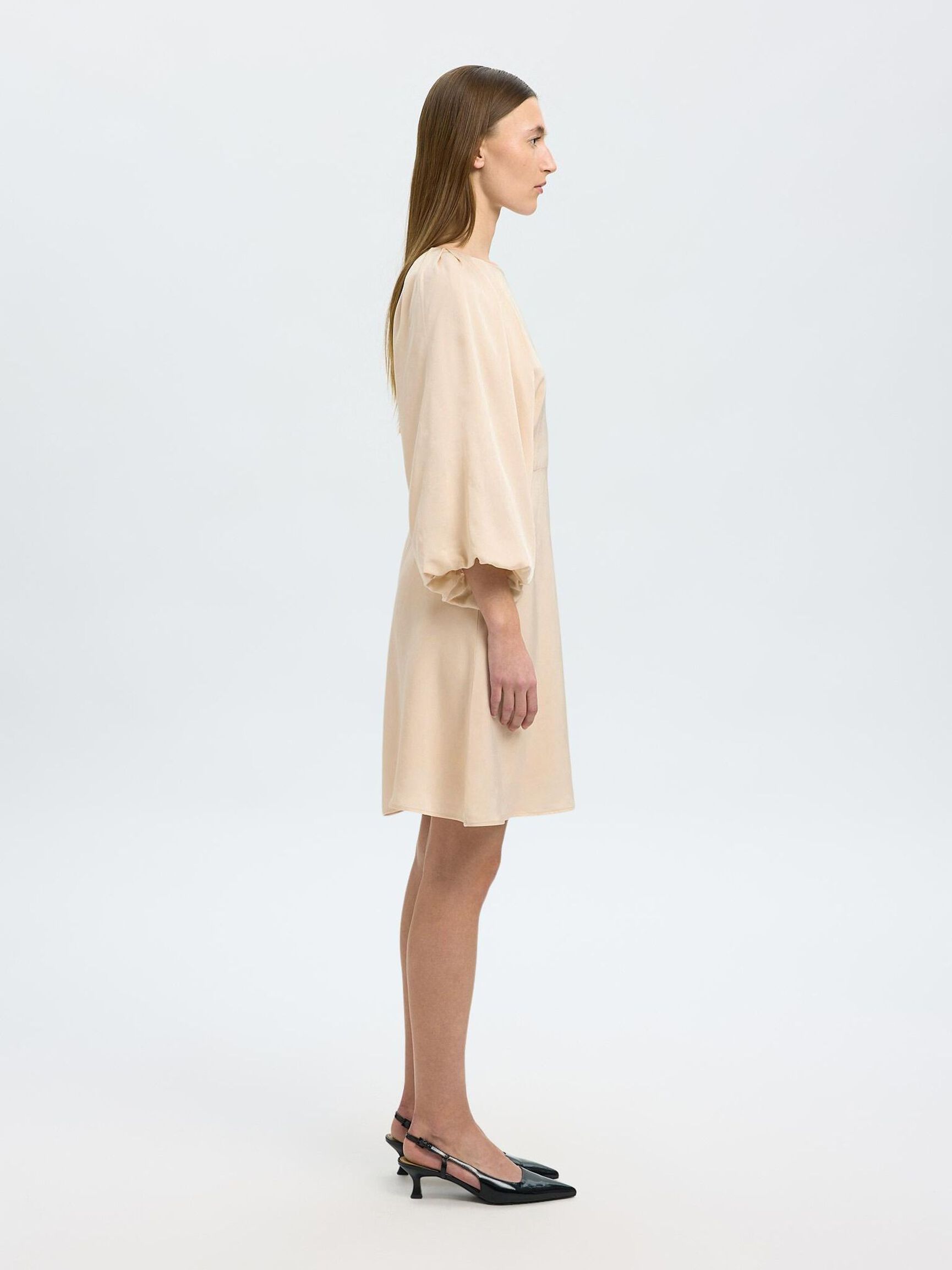 RÜCKENFREIES MINIKLEID, Sandshell, highres