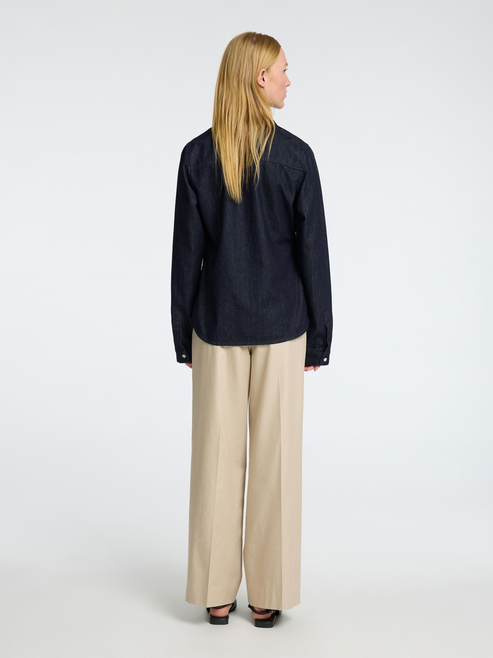 LÅNGÄRMAD FIGURSYDD JEANSSKJORTA, Dark Blue Denim, highres