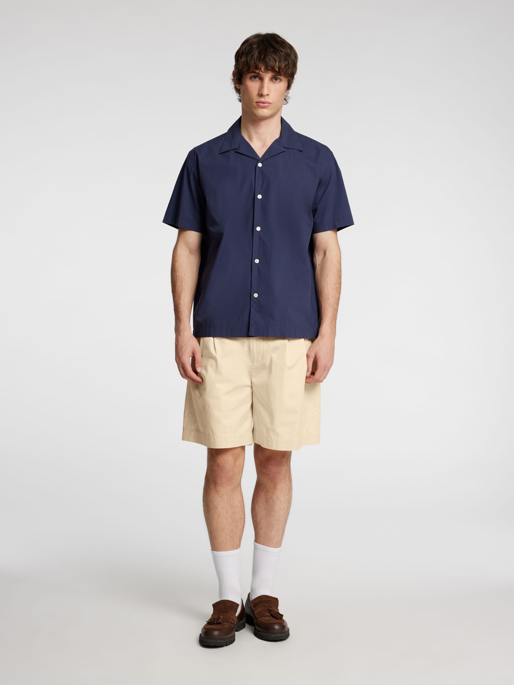PLEATED CHINO SHORTS, Fog, highres