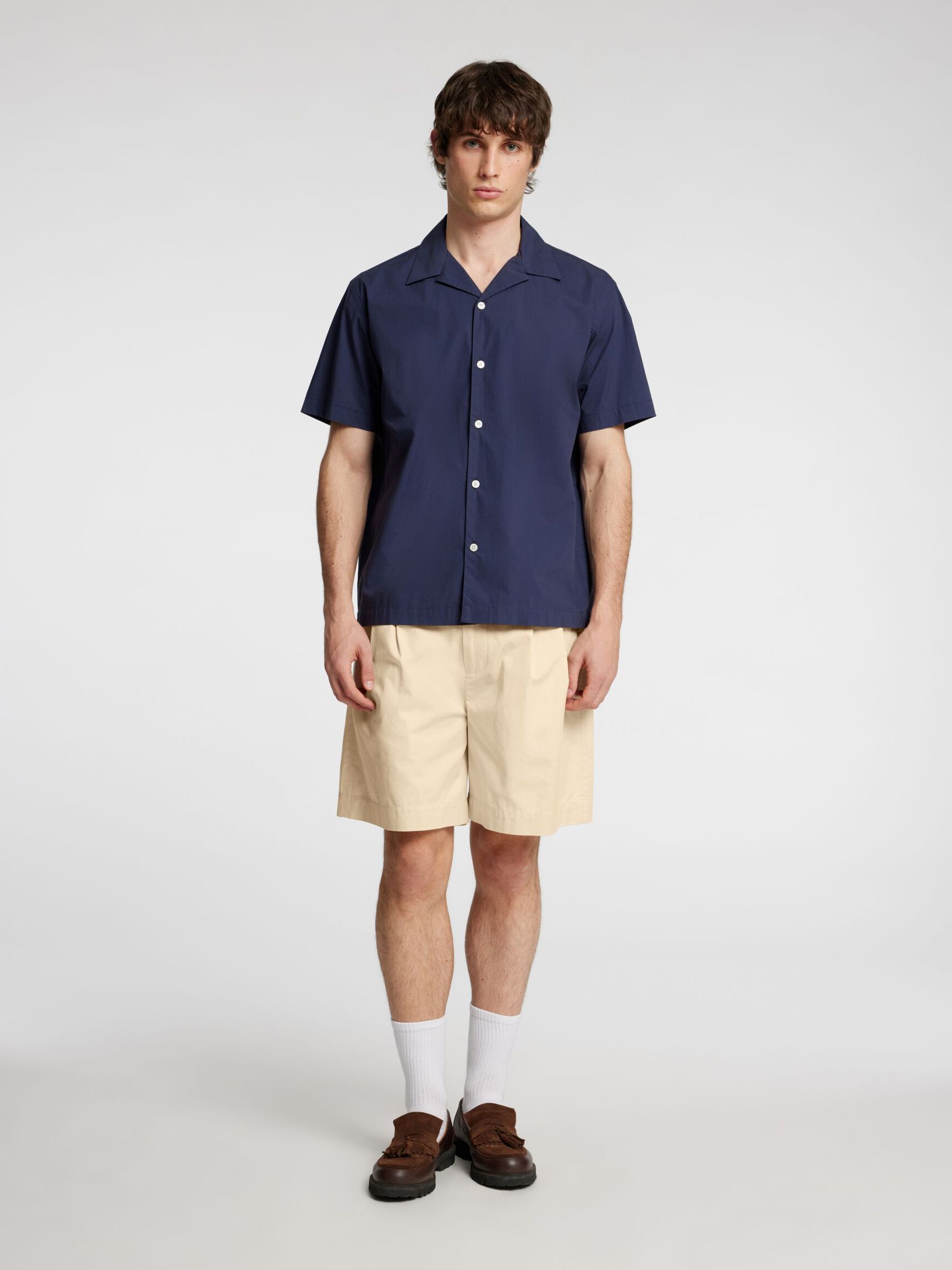 PLEATED CHINO SHORTS, Fog, highres
