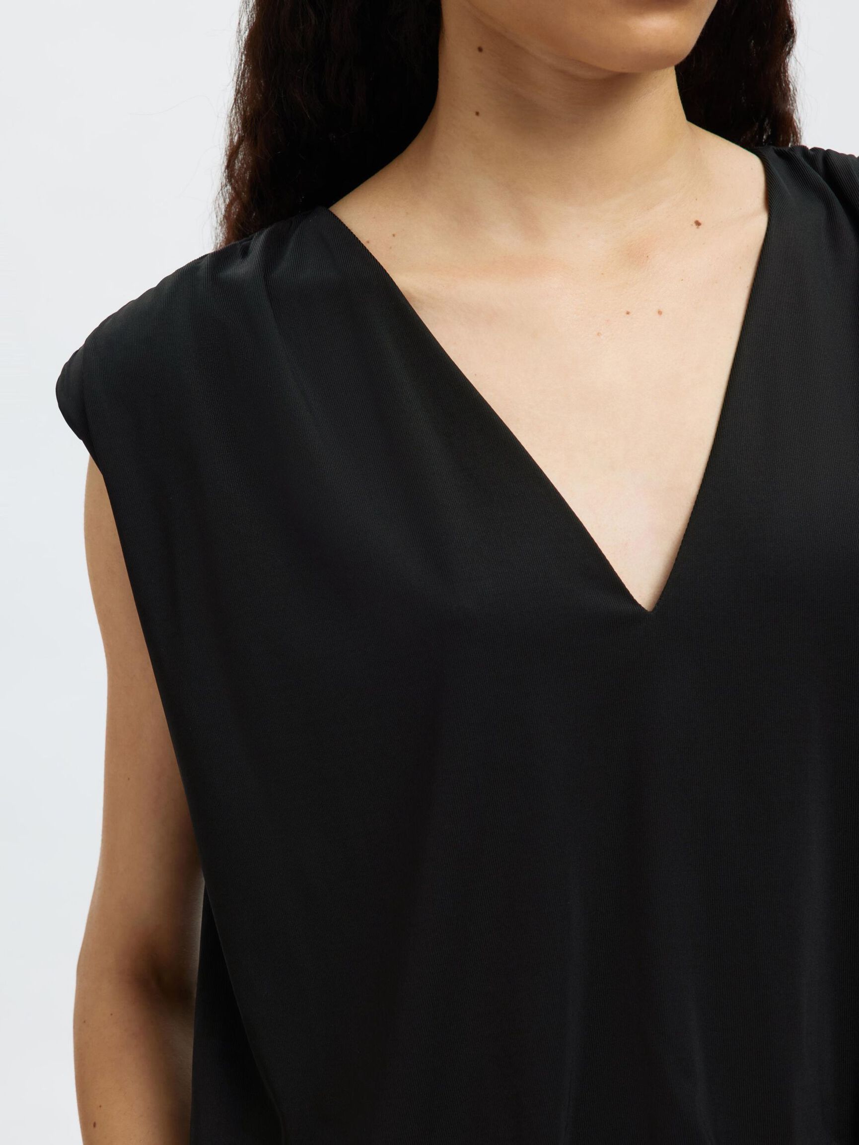 SLEEVELESS V-NECK TOP, Black, highres