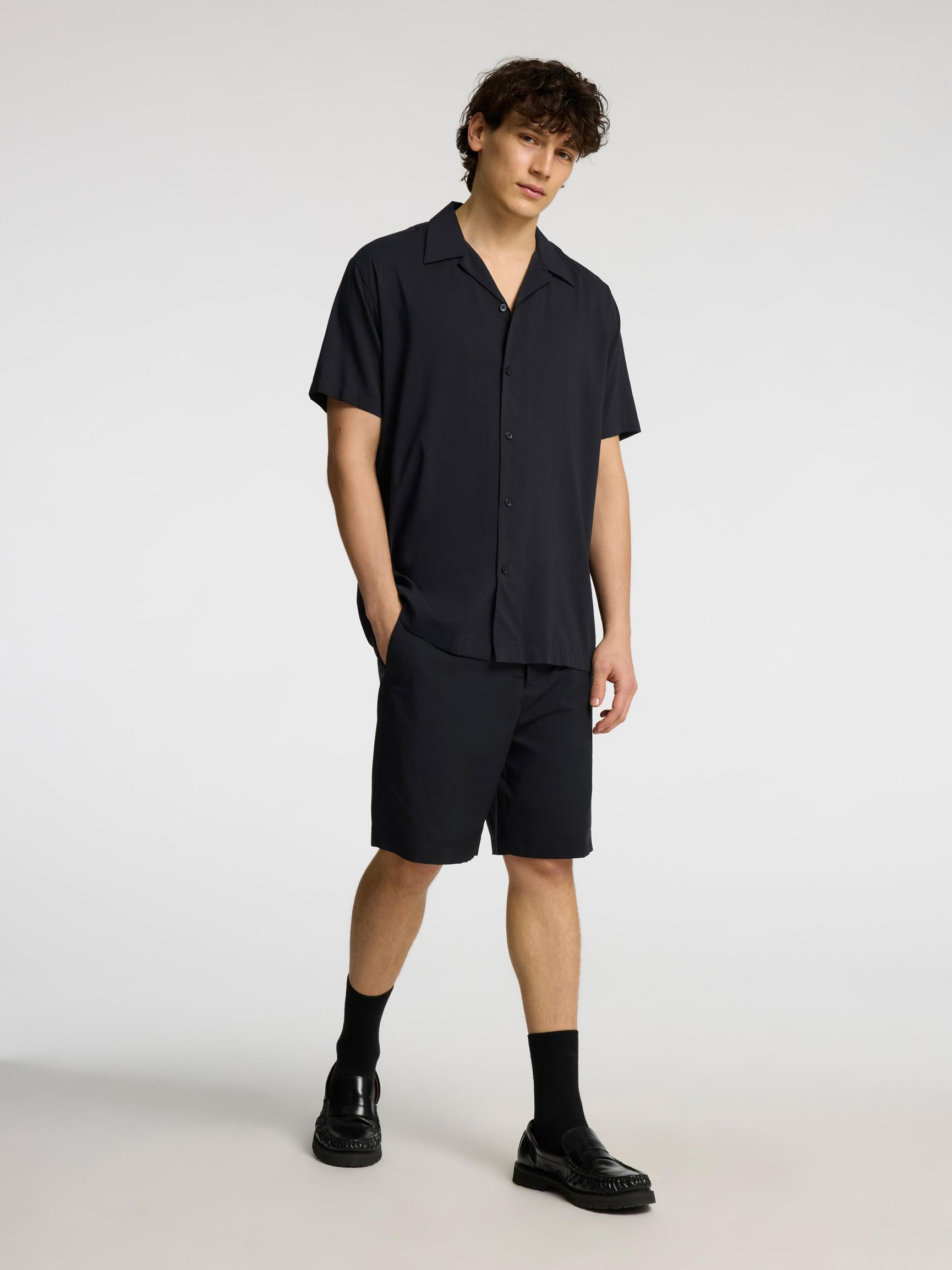 REGULAR FIT CHINO SHORTS, Black, highres